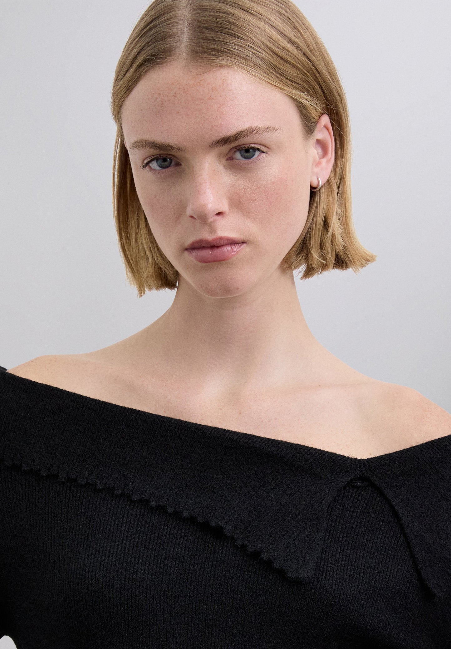 OFF-SHOULDER SWEATER