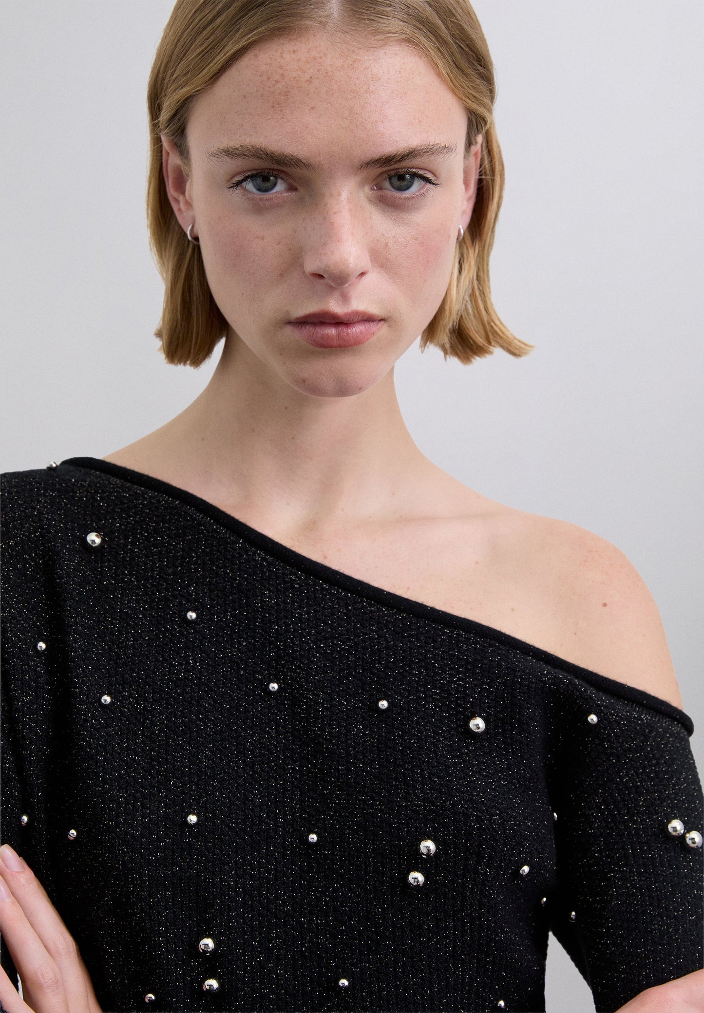 ASYMMETRIC SWEATER WITH PEARLS