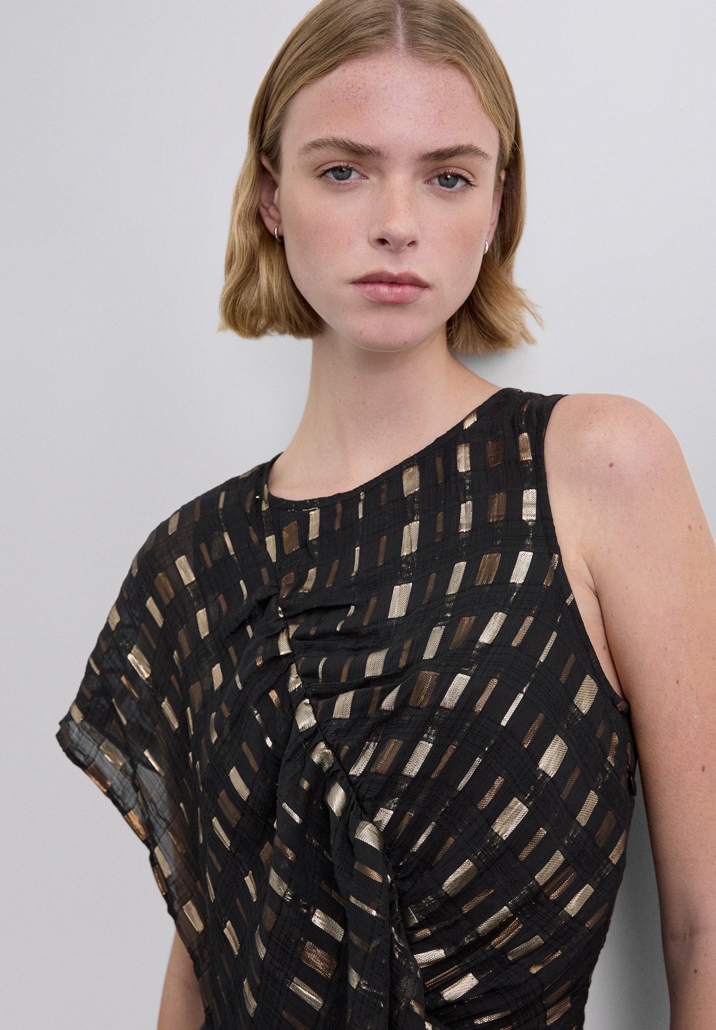 METALLIC PRINT DRESS WITH RUFFLE