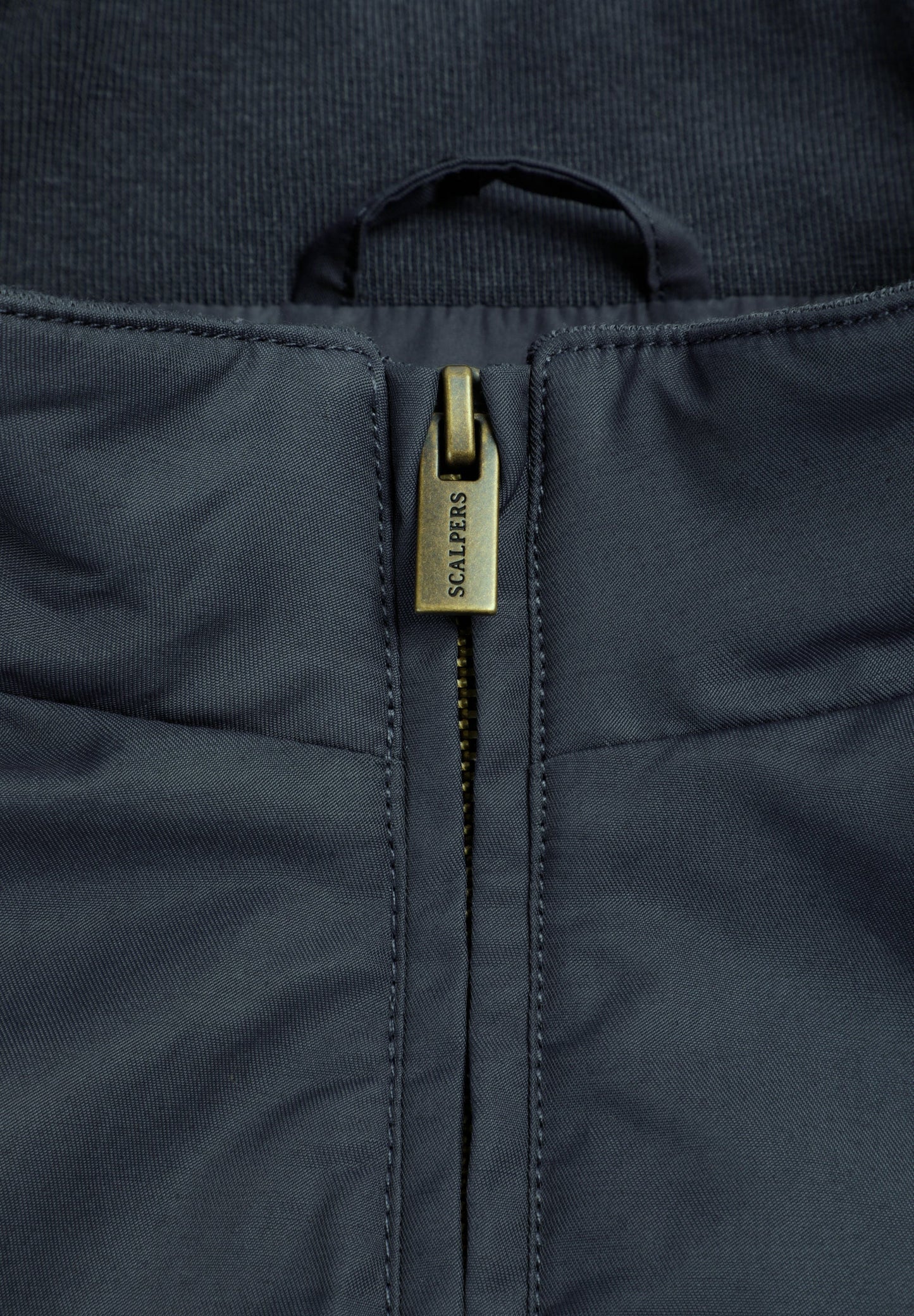 NIGH NECK BOMBER JACKET