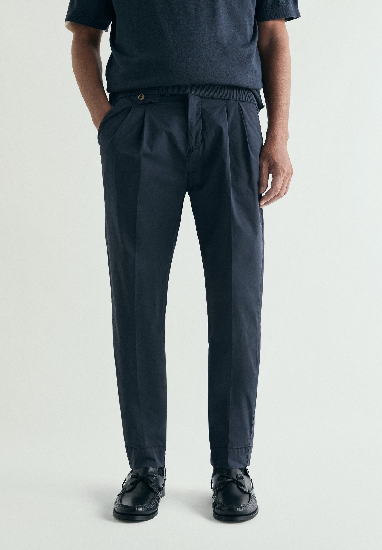 TROUSERS WITH FRONT DARTS