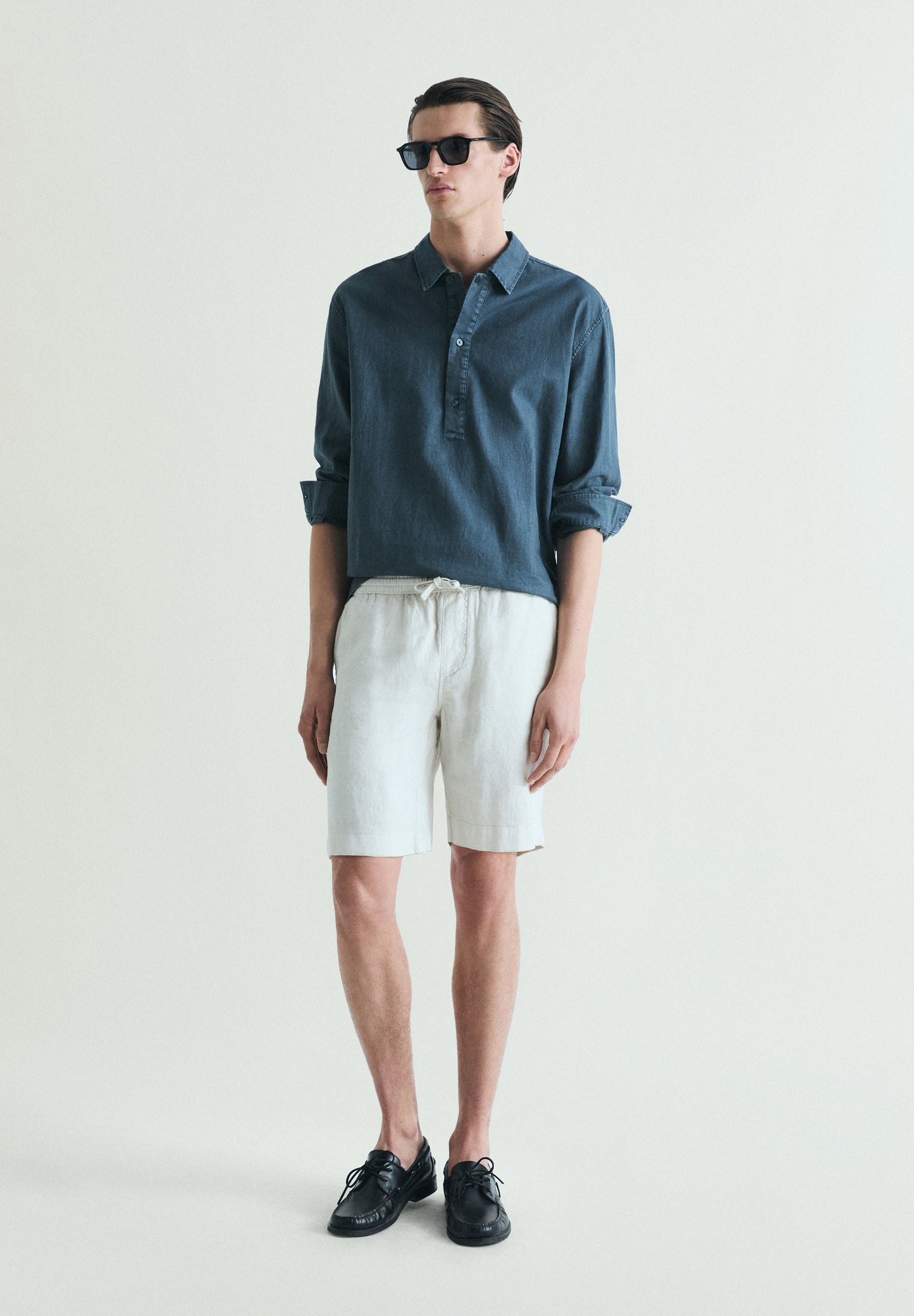 PLAIN LINEN BERMUDA SHORTS