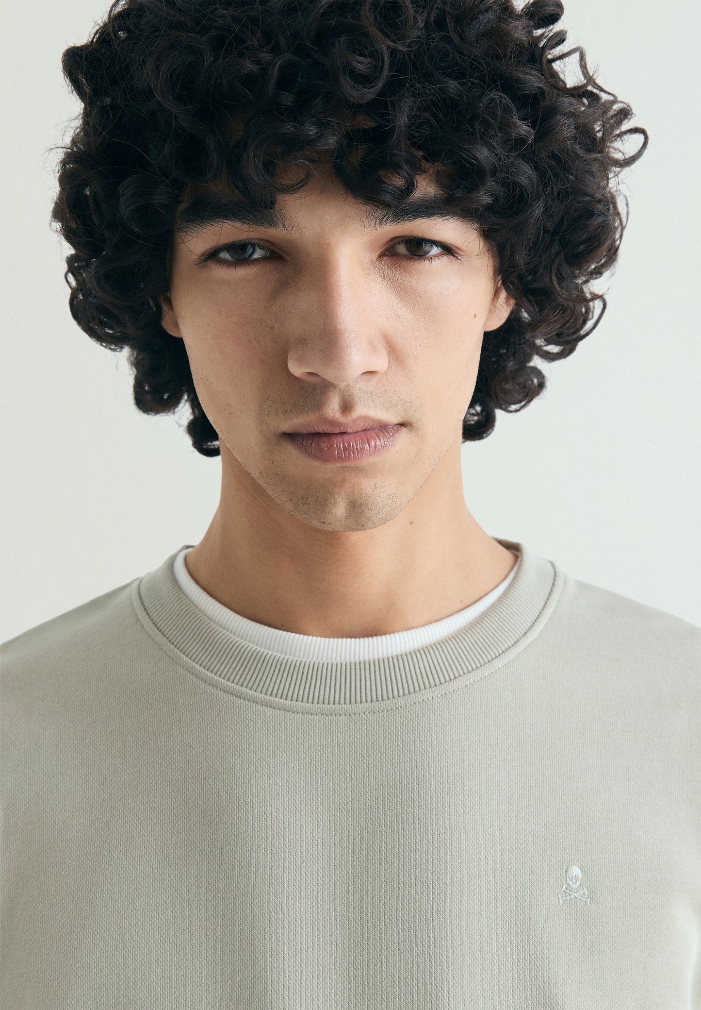 WASHED EMBROIDERED SWEATSHIRT