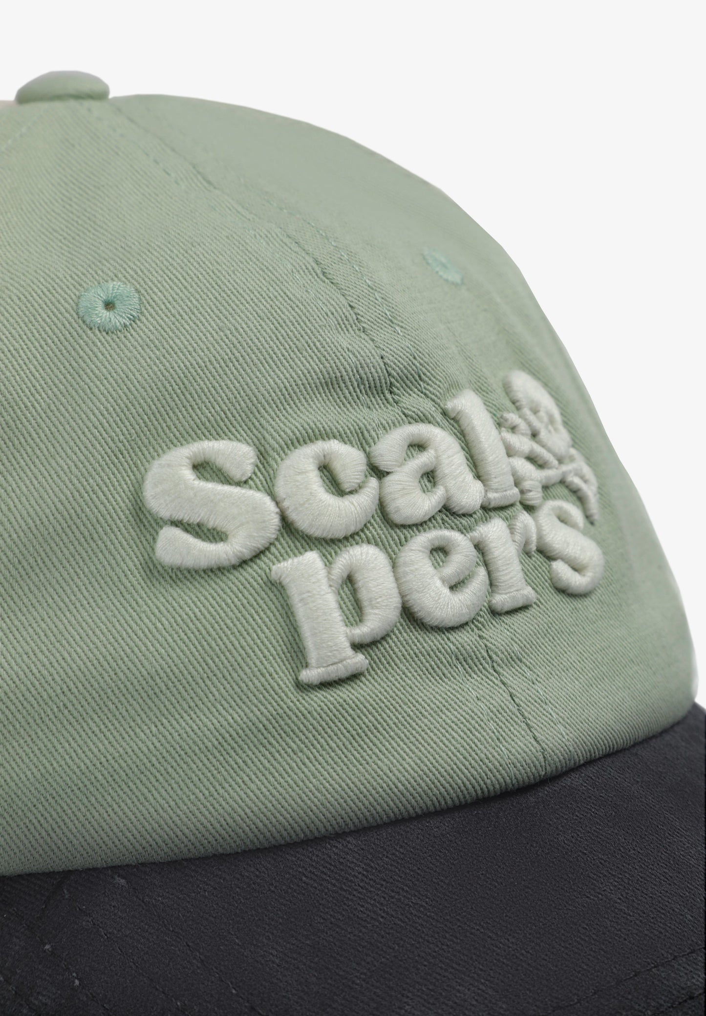 CAP WITH CONTRAST EMBROIDERY
