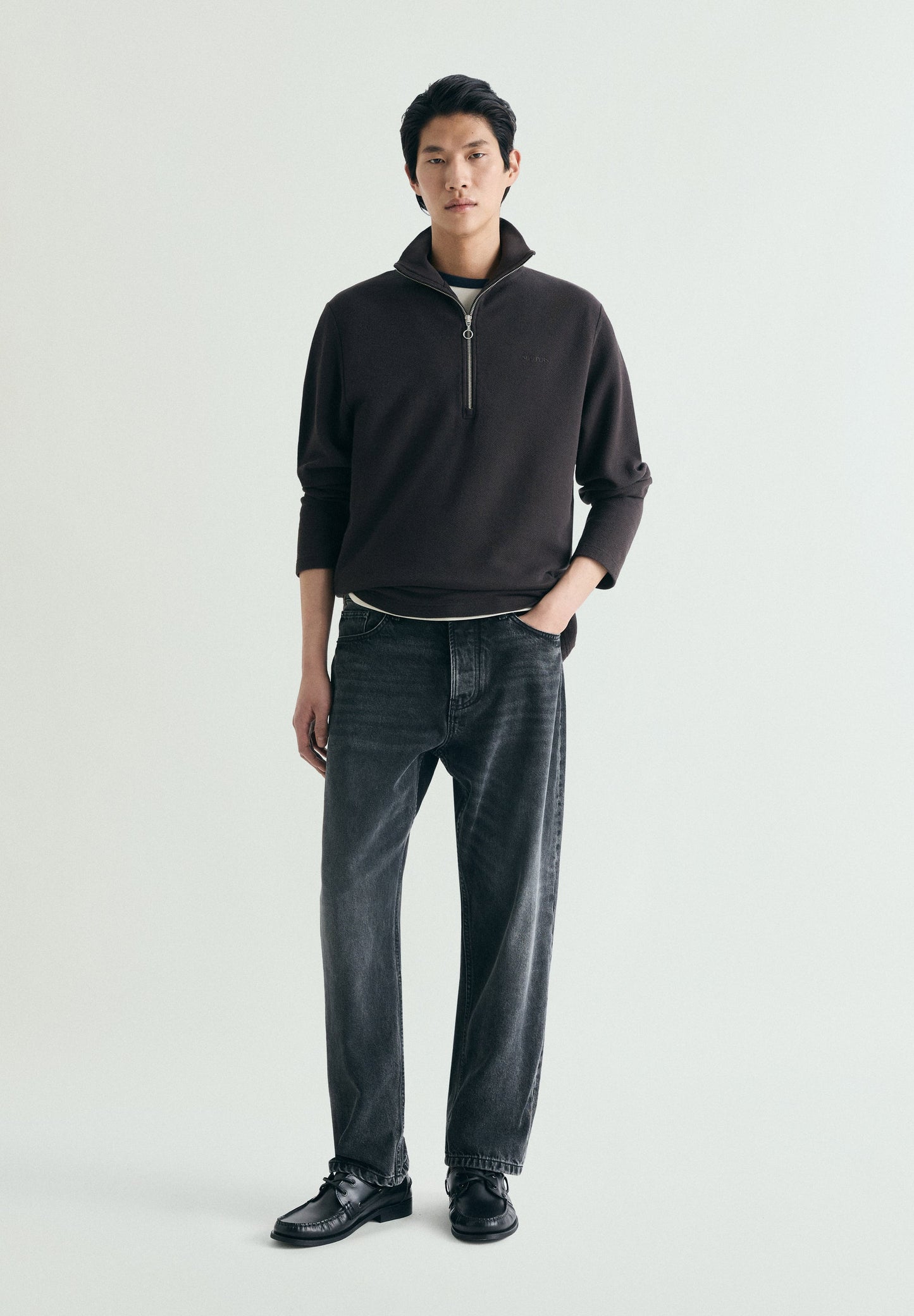 HALF ZIP SWEATSHIRT