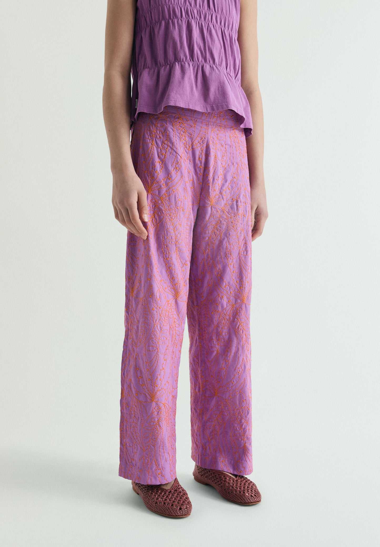TROUSERS WITH CONTRAST EMBROIDERY