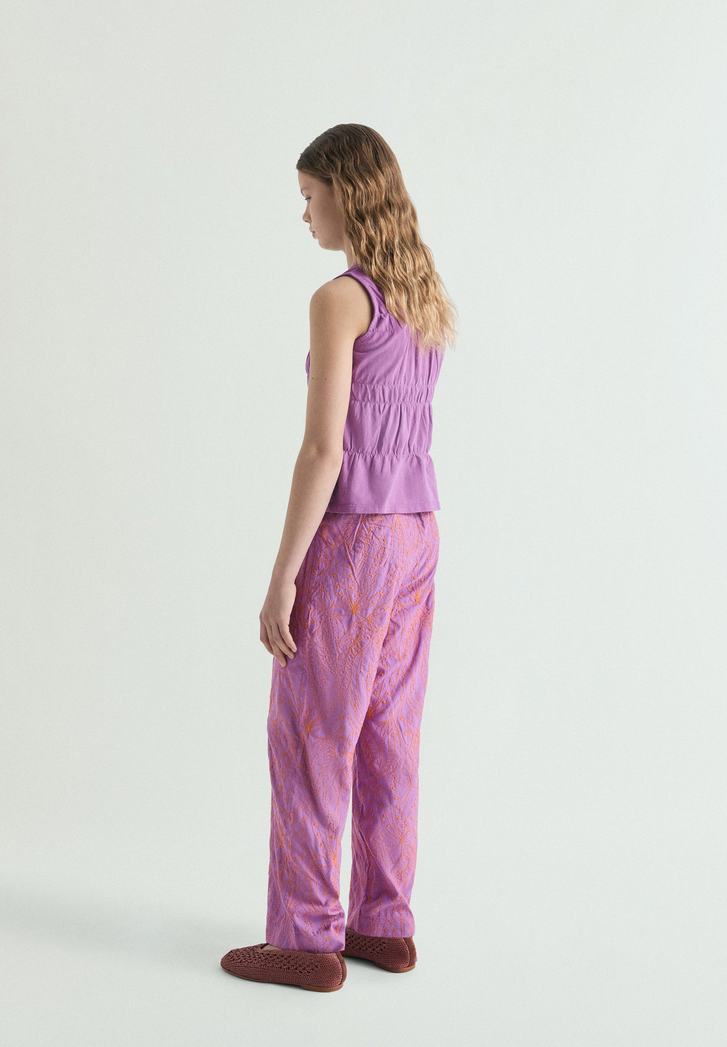TROUSERS WITH CONTRAST EMBROIDERY