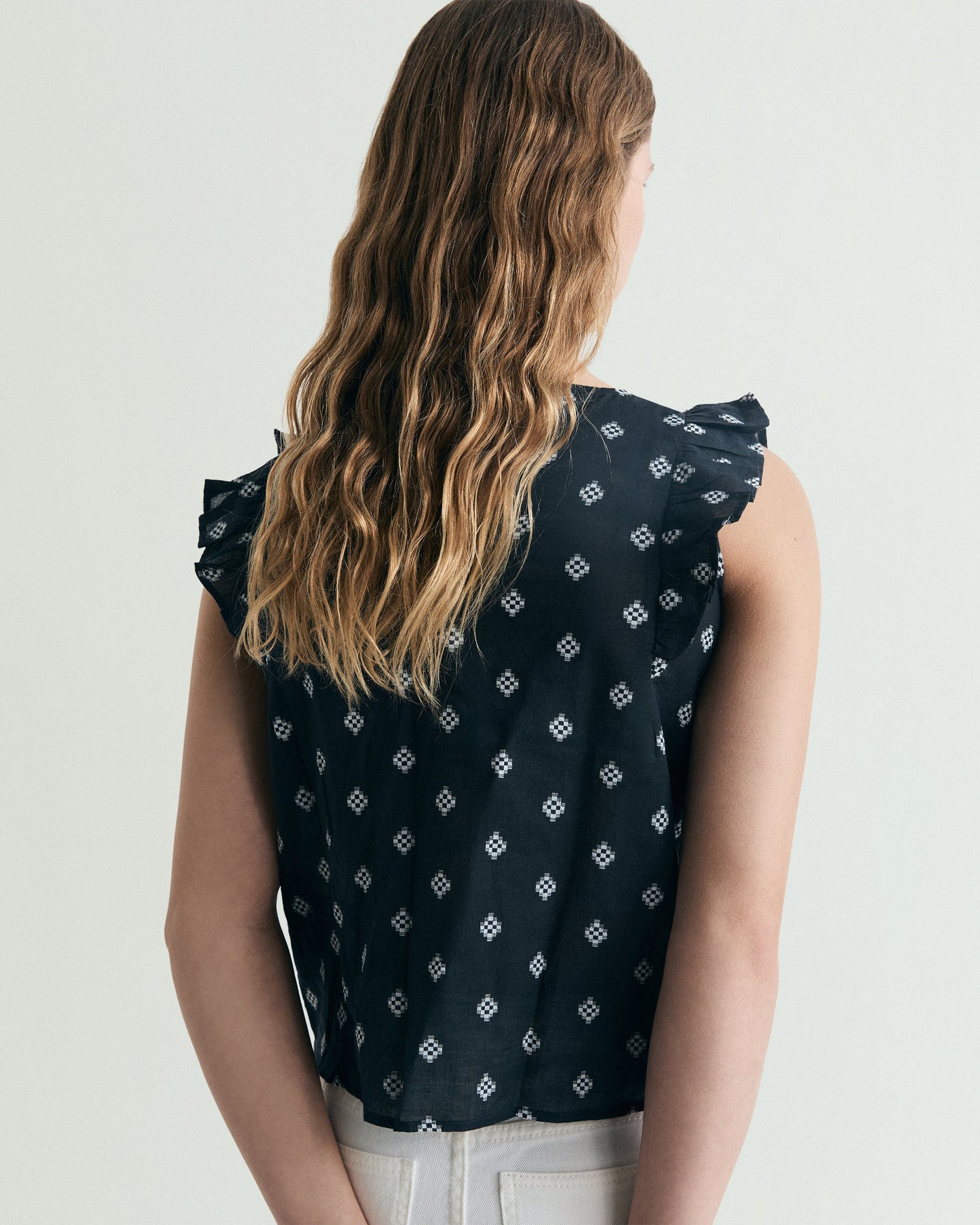 SLEEVELESS JACQUARD BLOUSE