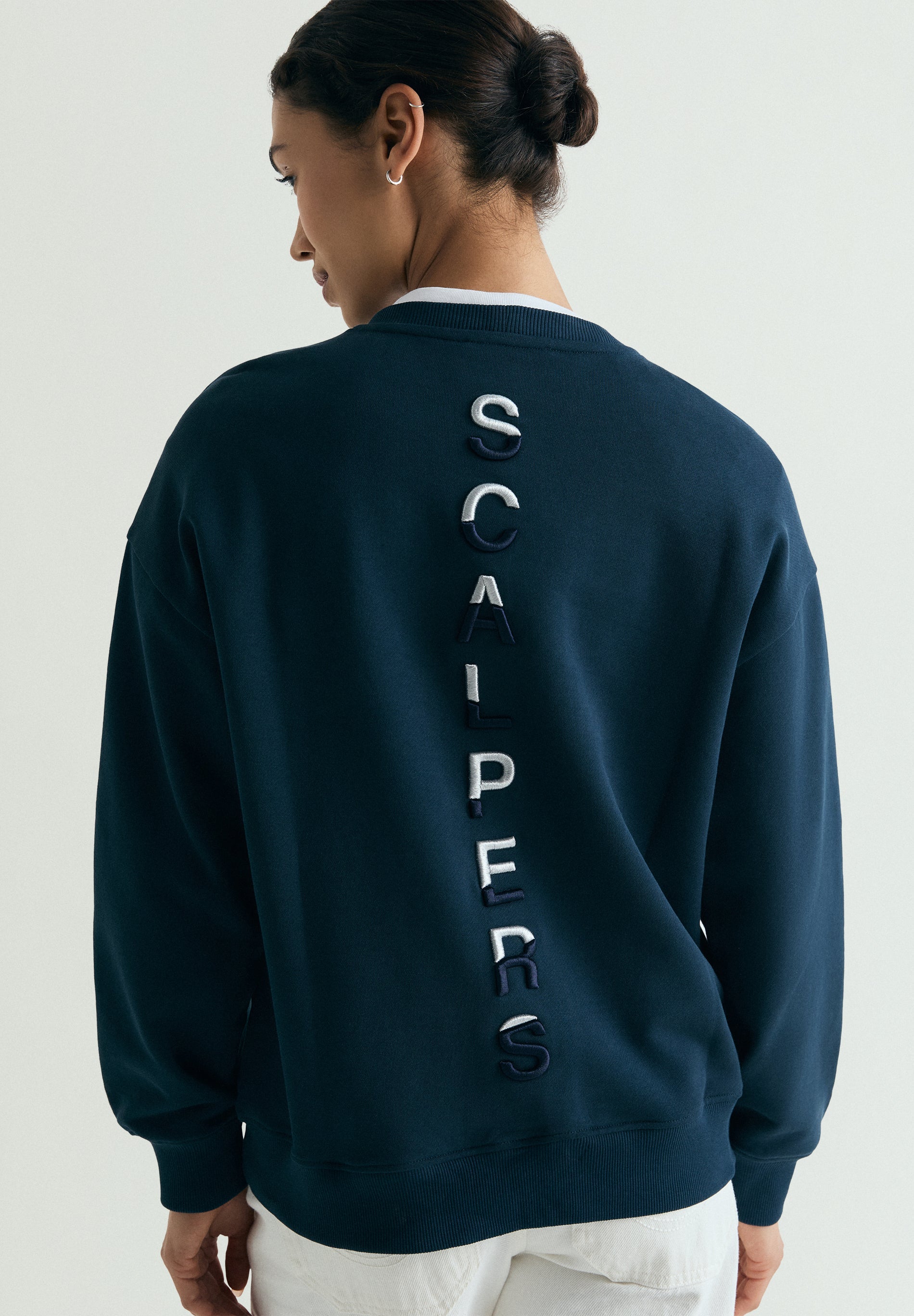 SWEATSHIRT WITH BACK EMBROIDERY