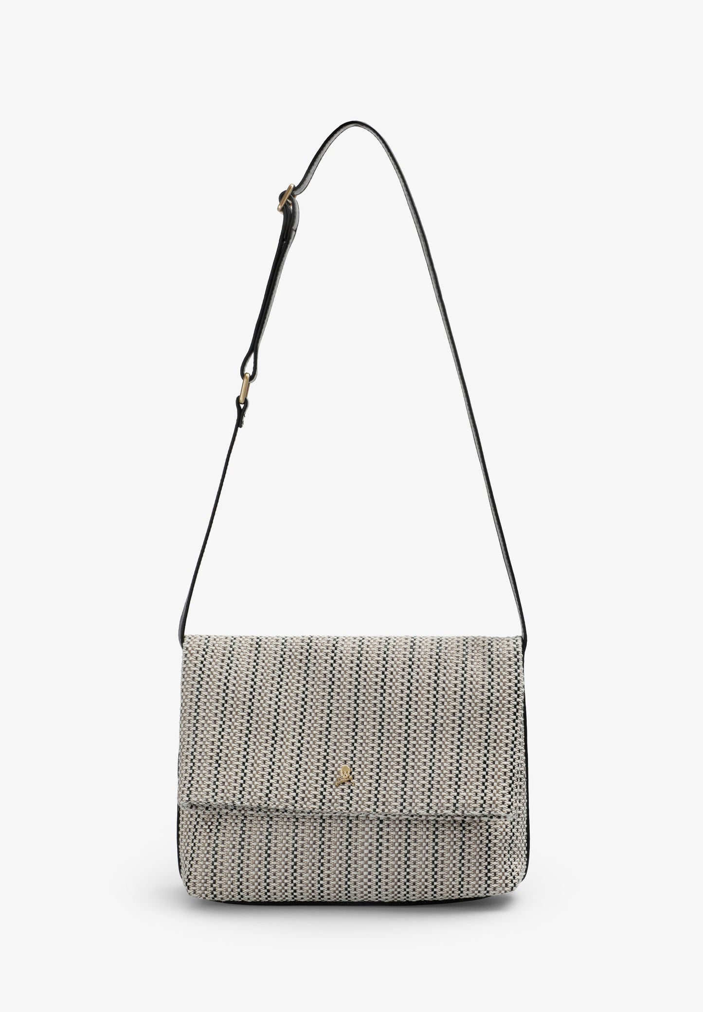 BRAIDED CLUTCH BAG