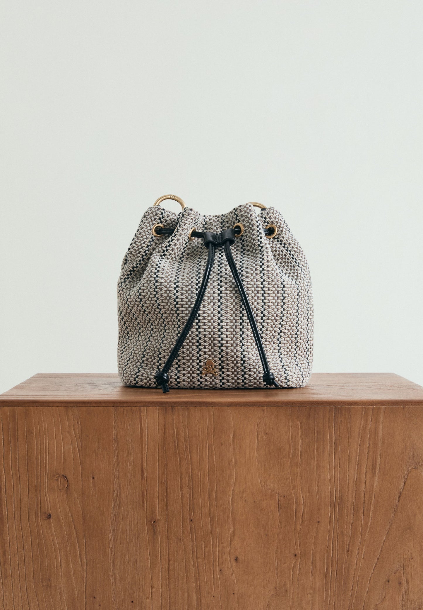 BRAIDED BUCKET BAG