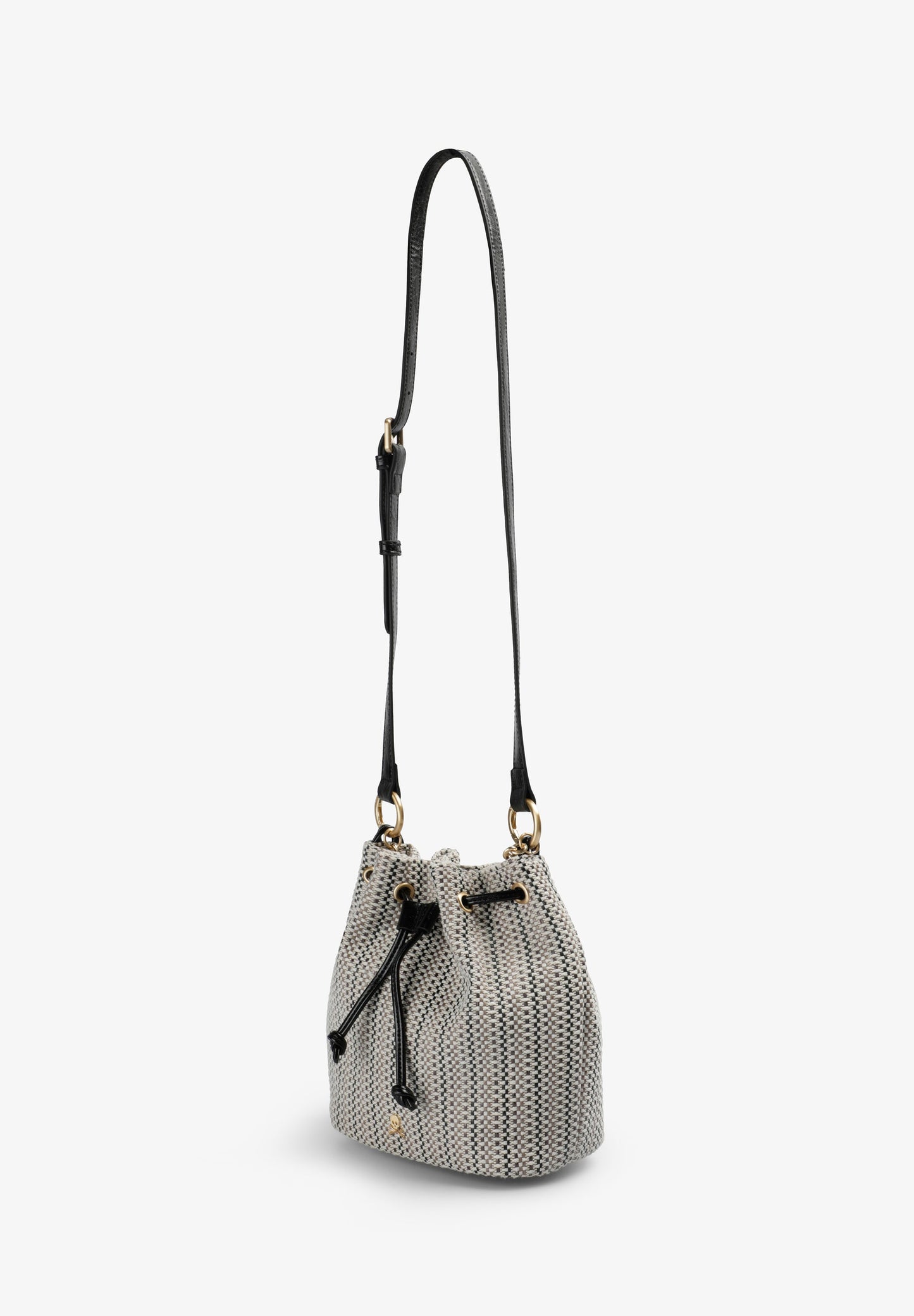 BRAIDED BUCKET BAG