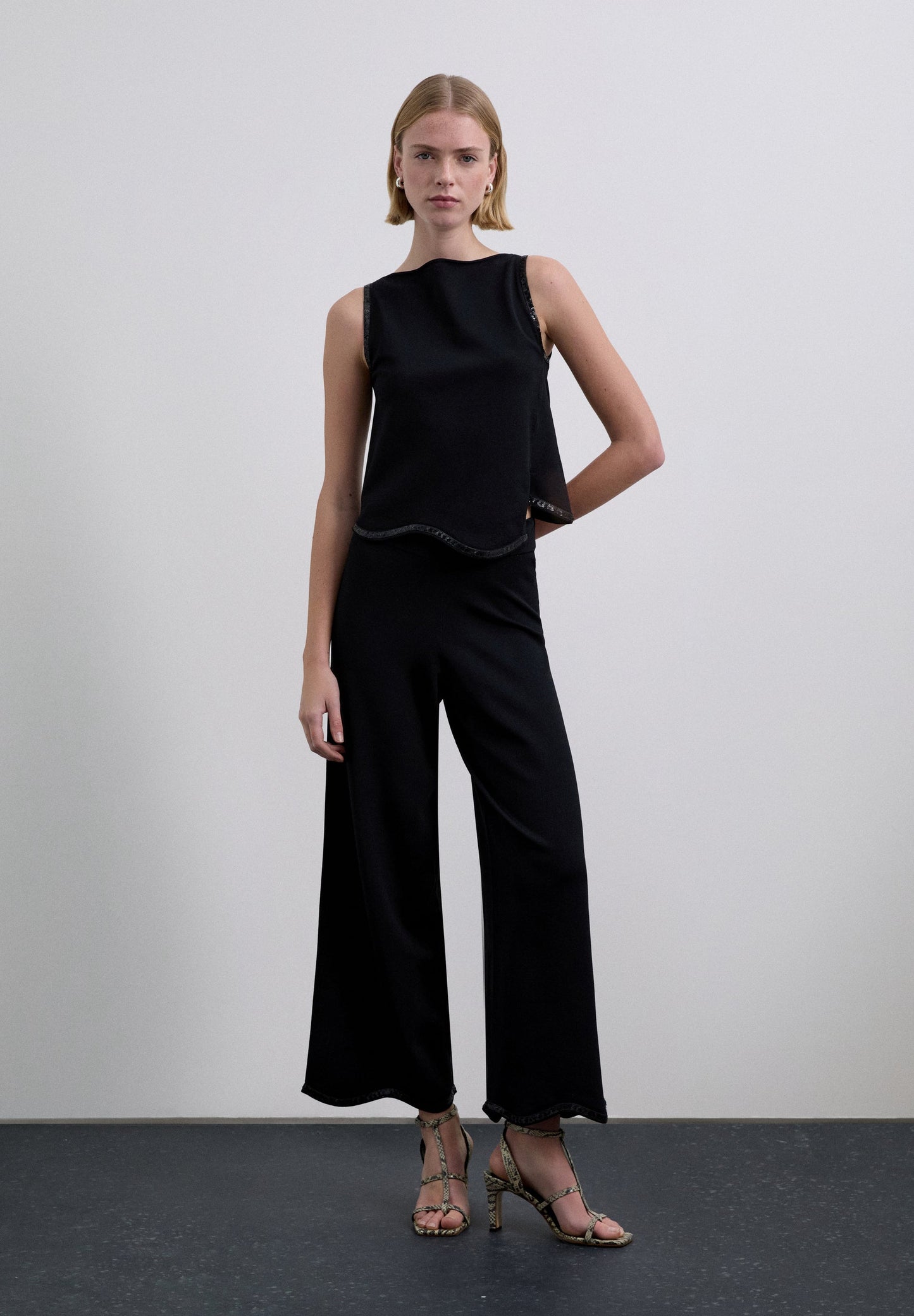 SEQUINNED TOP WITH WAVED HEM