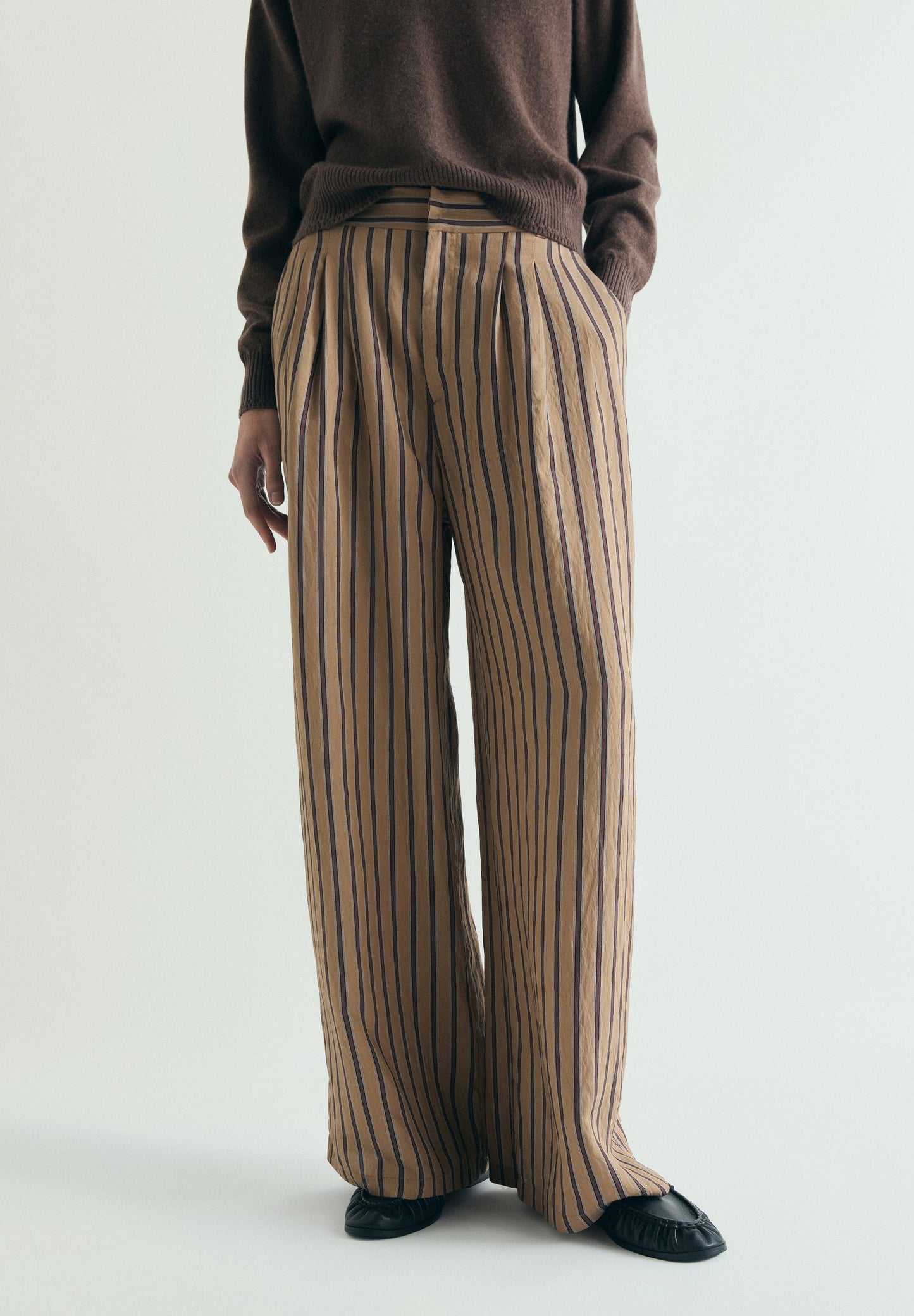 STRIPED TROUSERS WITH DARTS