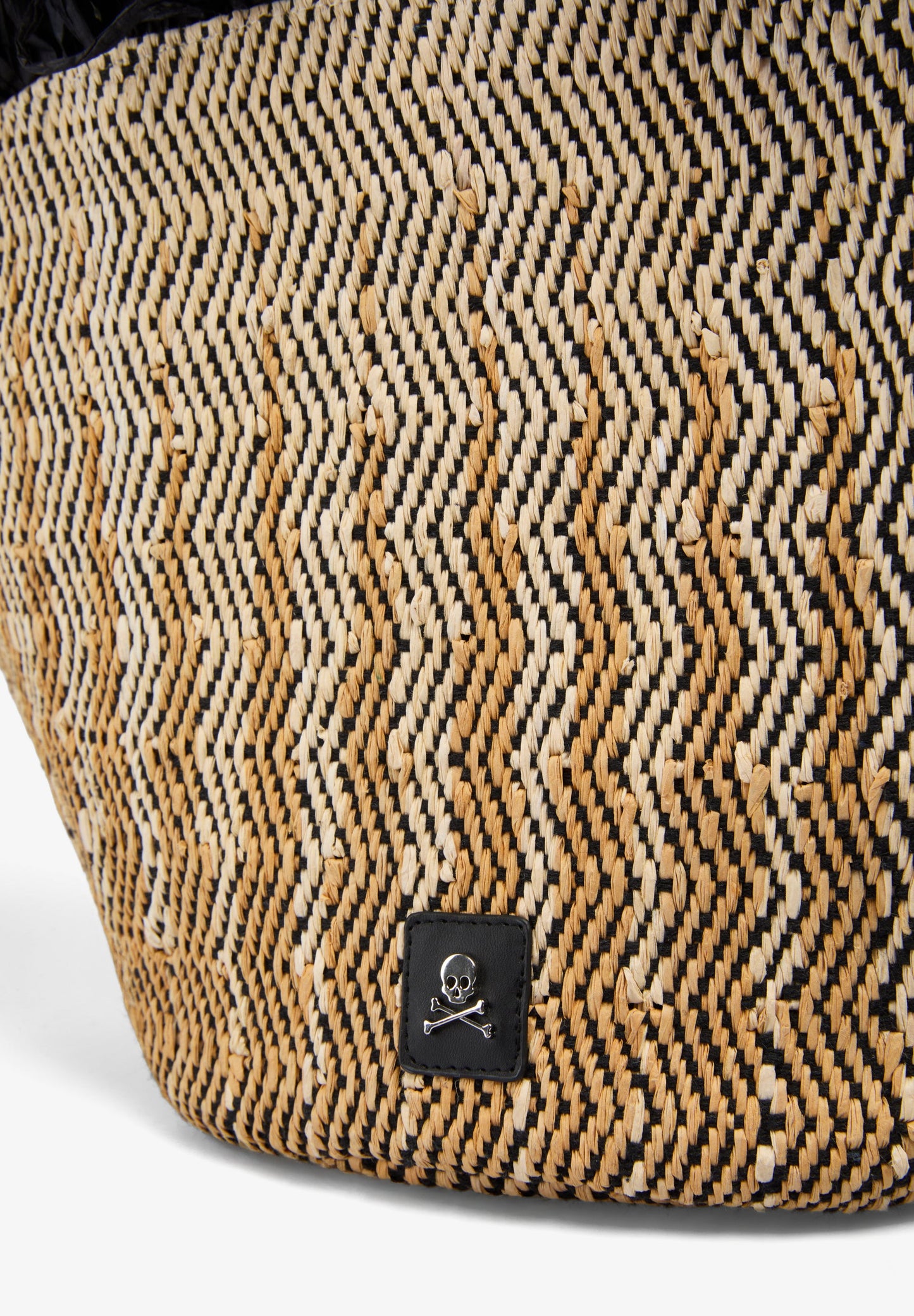 NATURAL FIBRE CARRYCOT WITH FRINGES