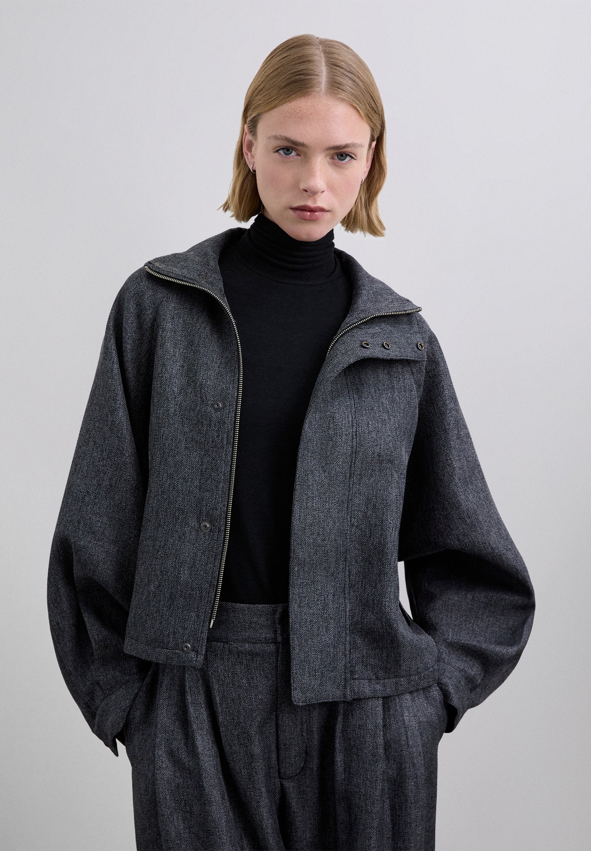 BOMBER JACKET WITH CONTRAST COLLAR