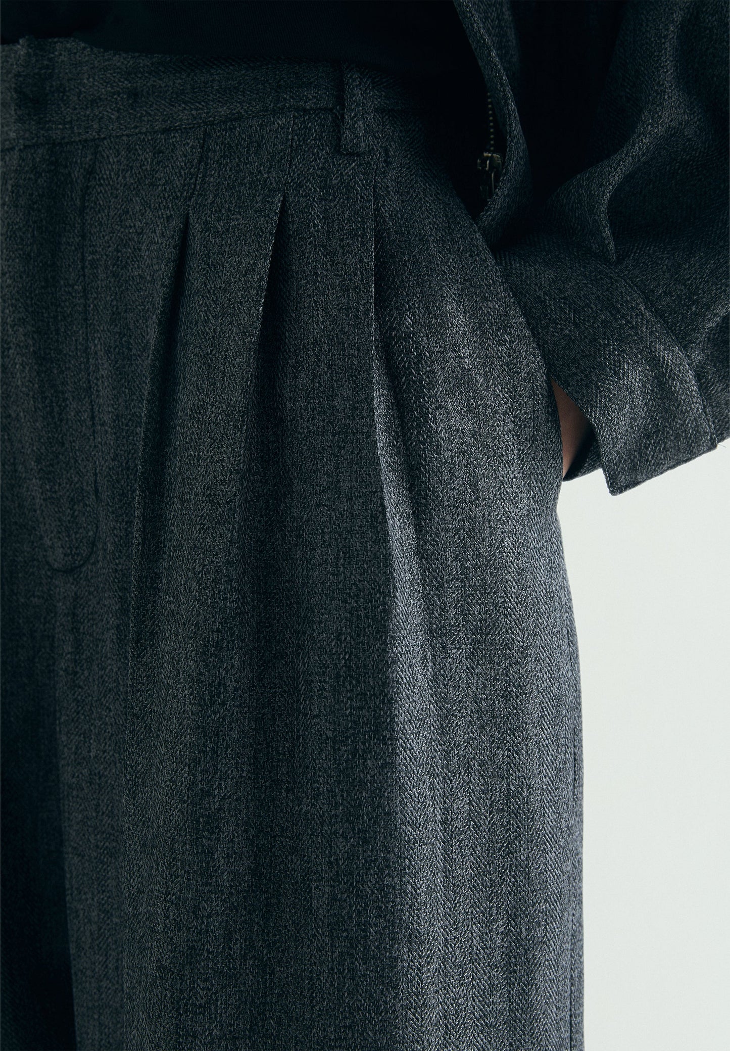 HERRINGBONE TROUSERS WITH DARTS