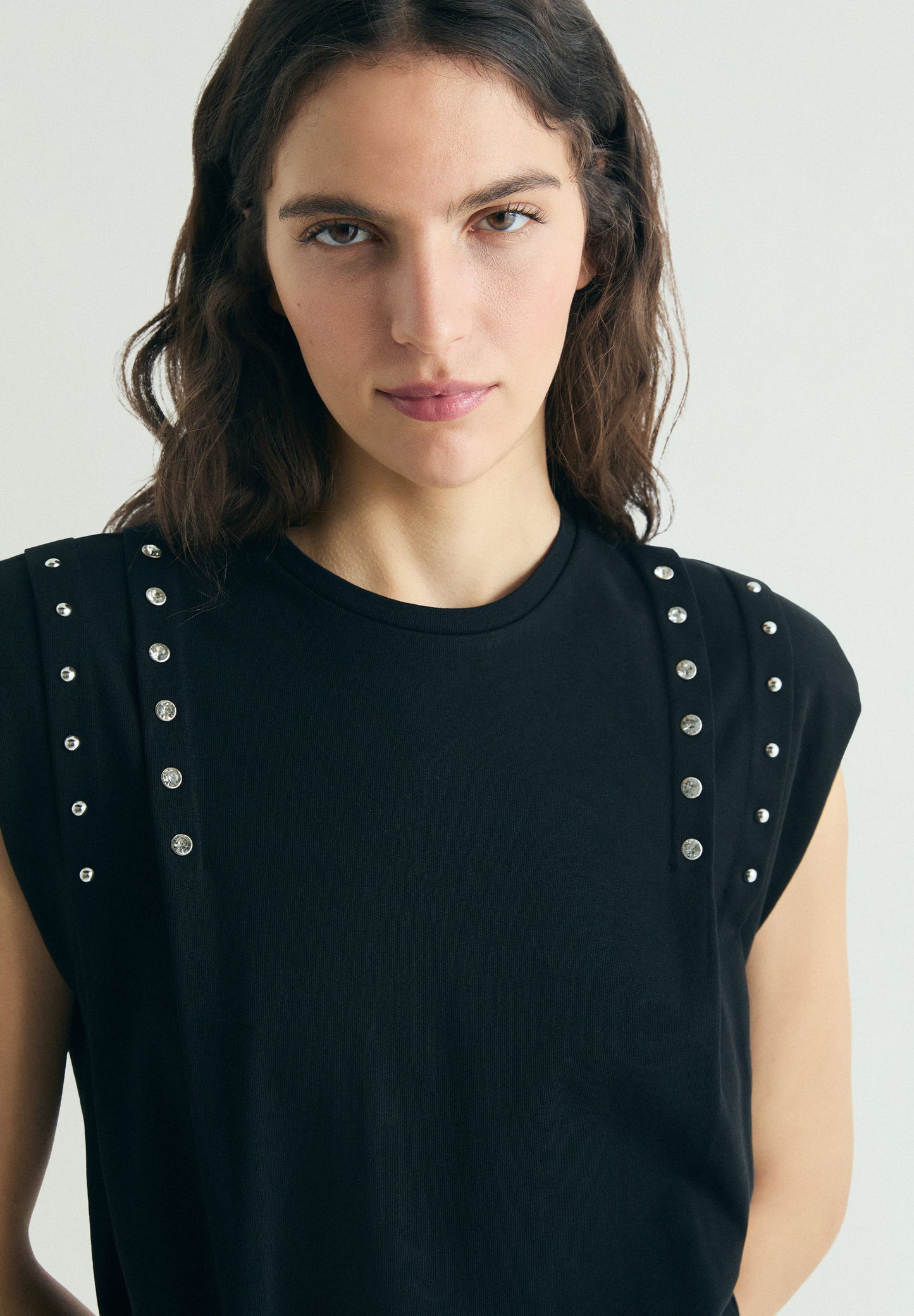 SLEEVELESS STUDDED T-SHIRT