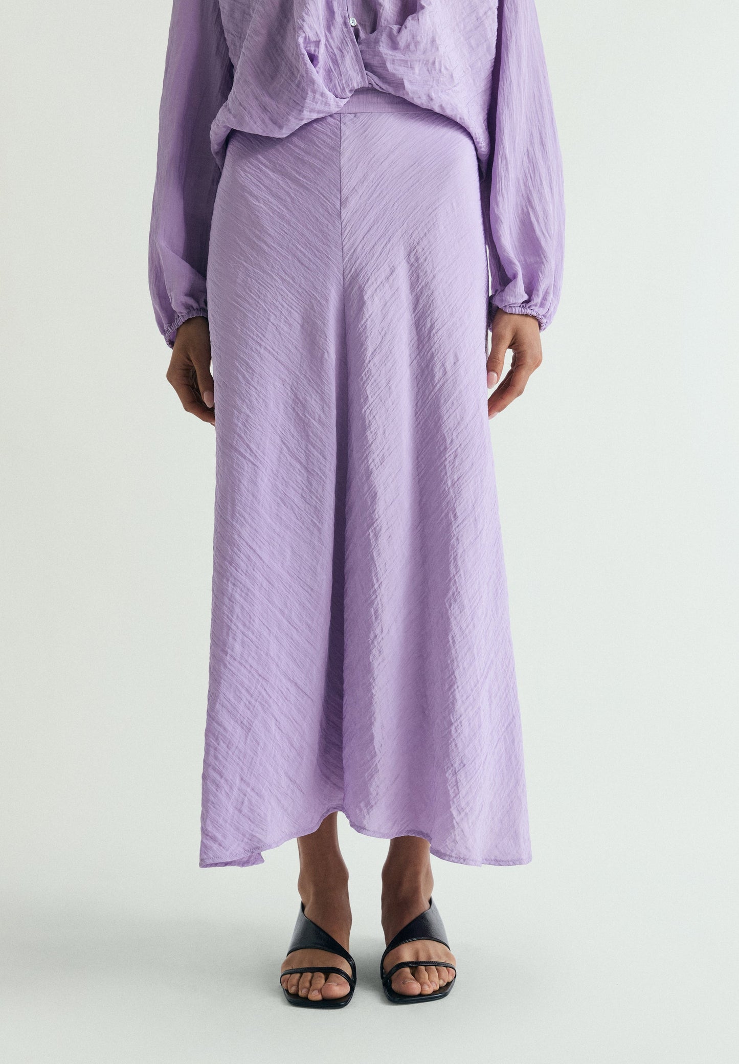 FLOWING MIDI SKIRT