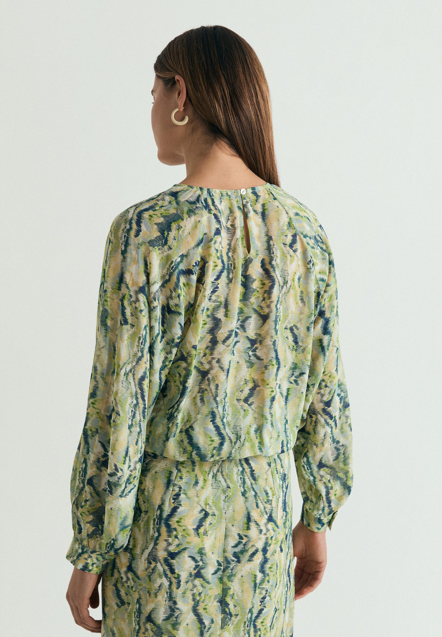 PRINTED FLOWING BLOUSE