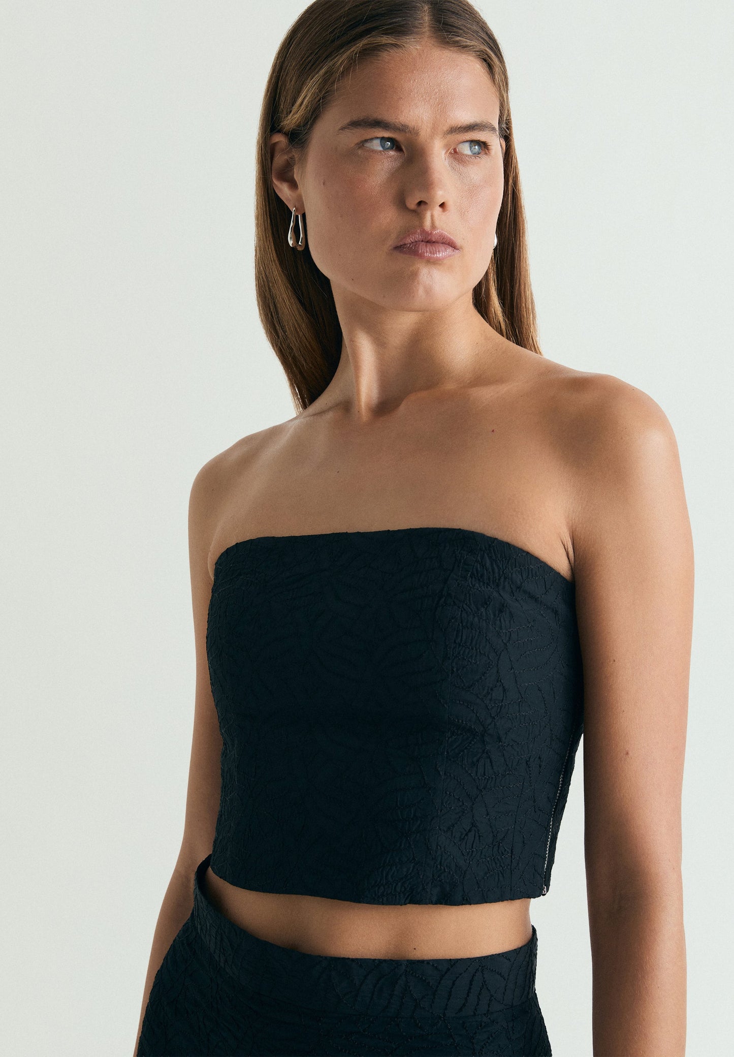 EMBROIDERED SLEEVELESS TOP