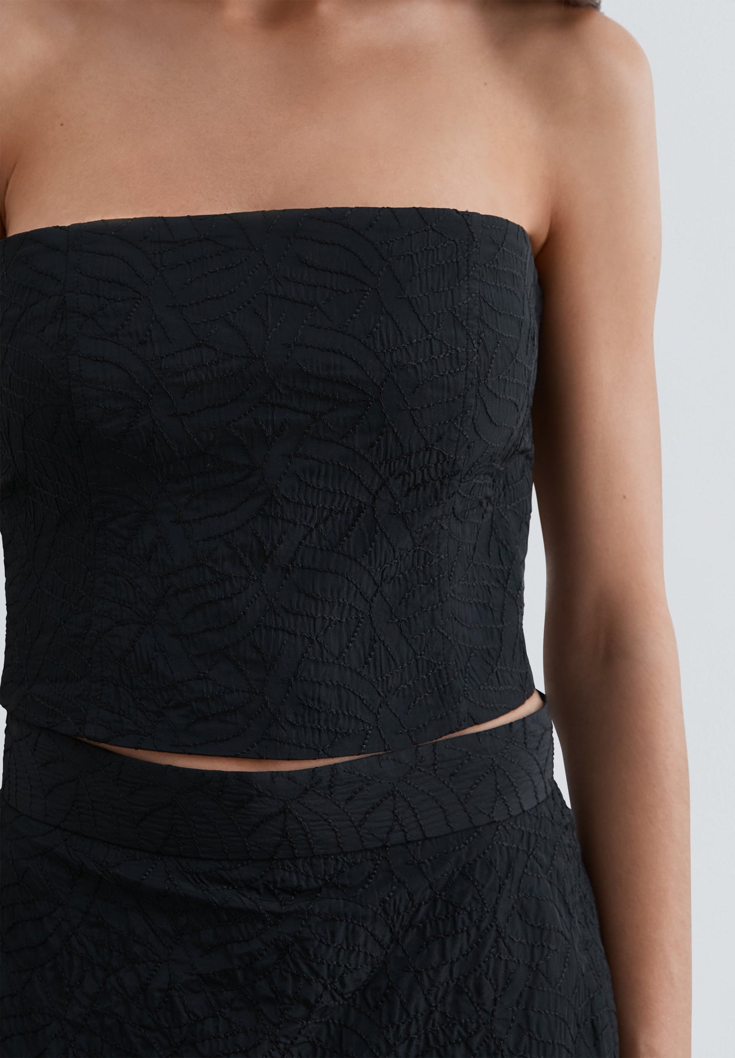 EMBROIDERED SLEEVELESS TOP
