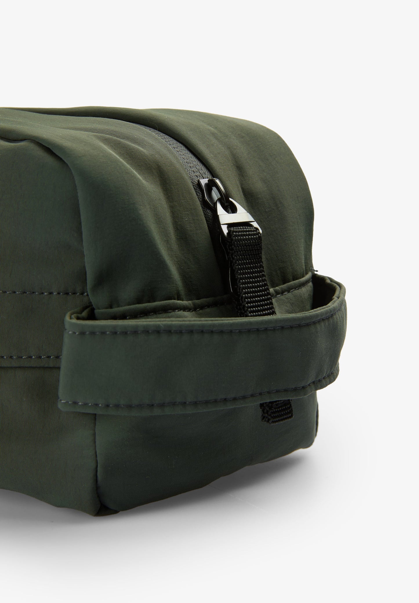 FRONT POCKET TOILETRY BAG