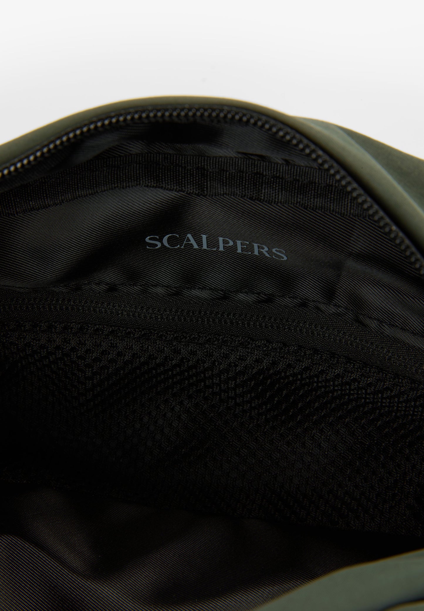 FRONT POCKET TOILETRY BAG