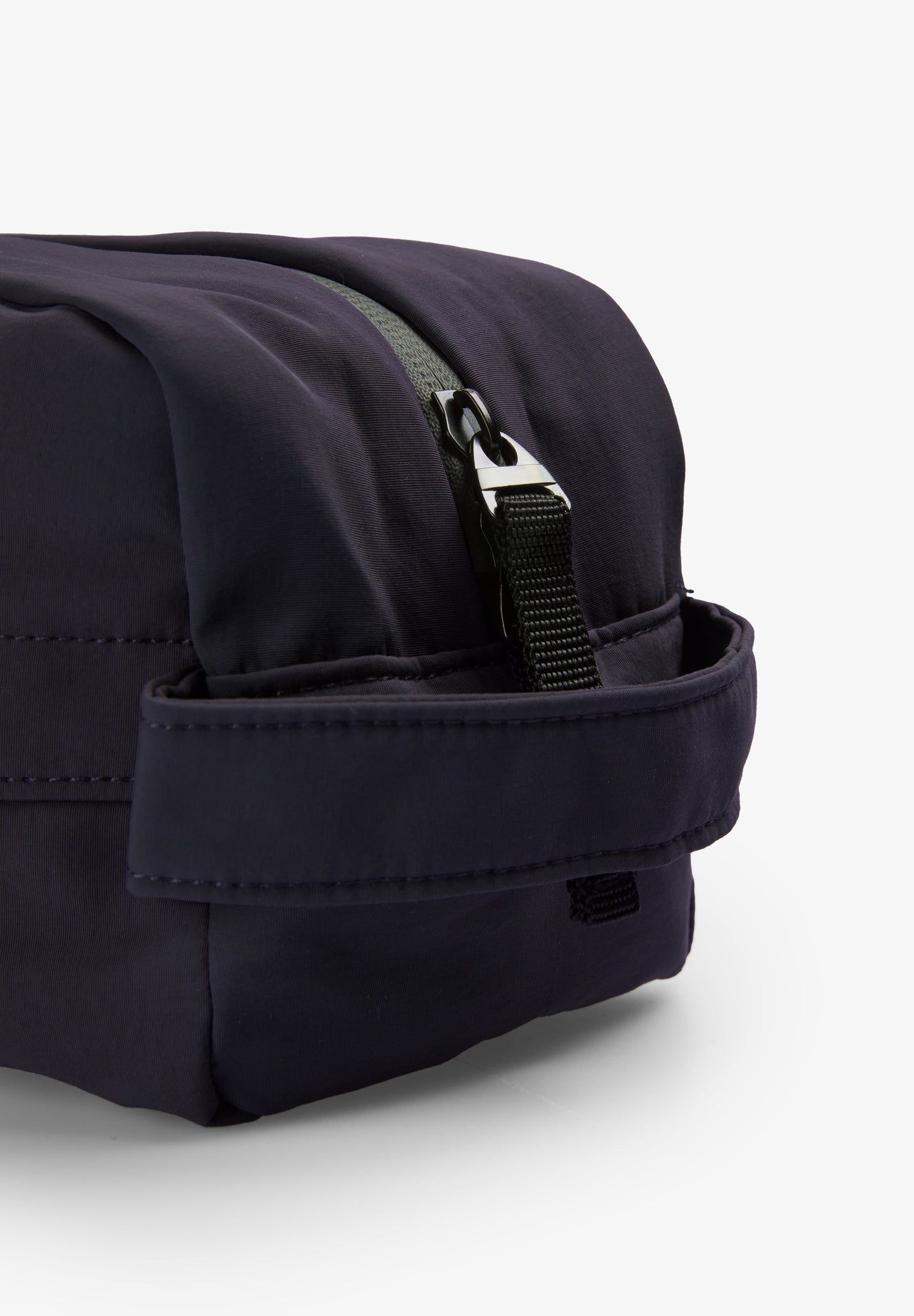 FRONT POCKET TOILETRY BAG