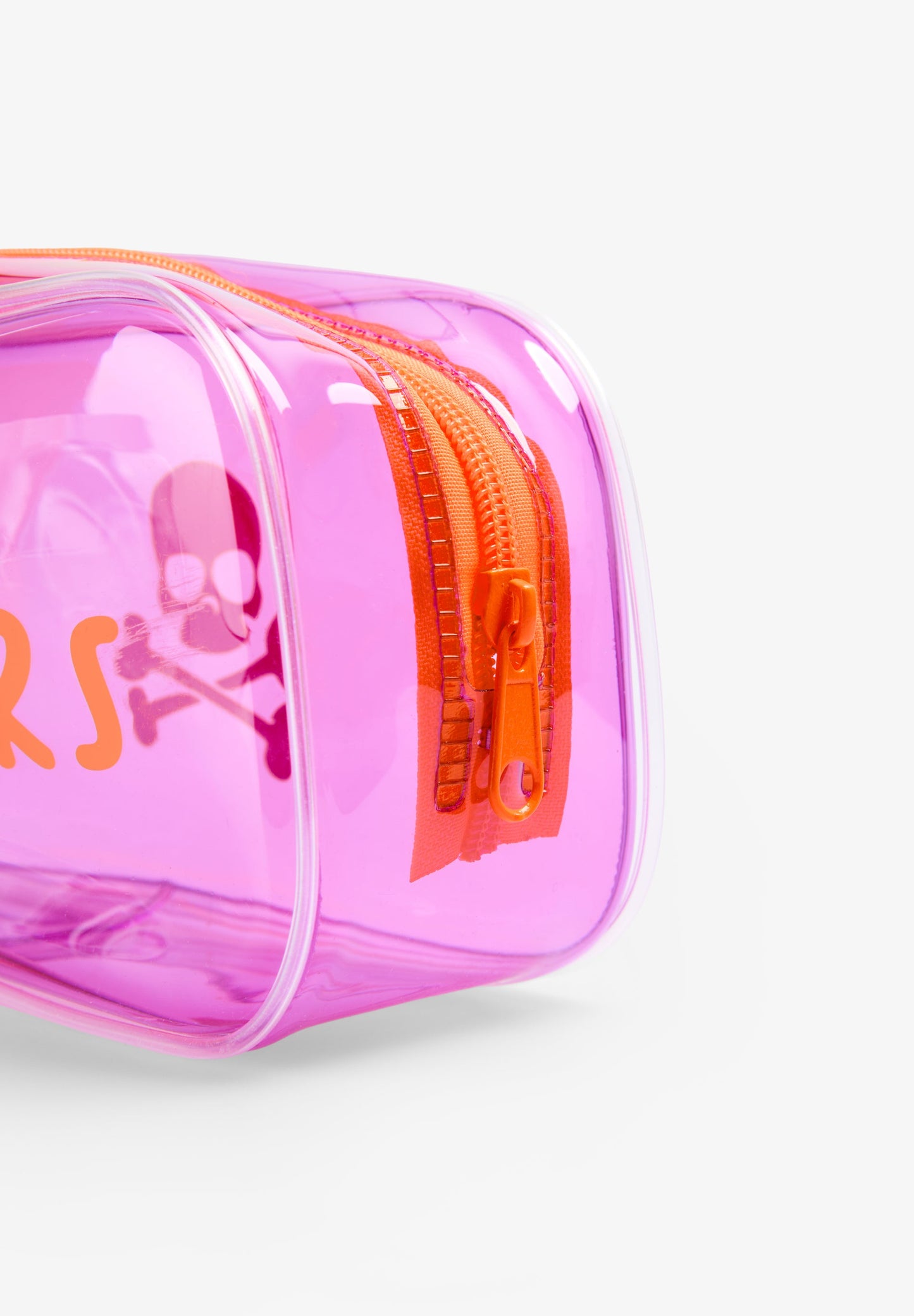 TOILETRY BAG WITH TRAVEL SET