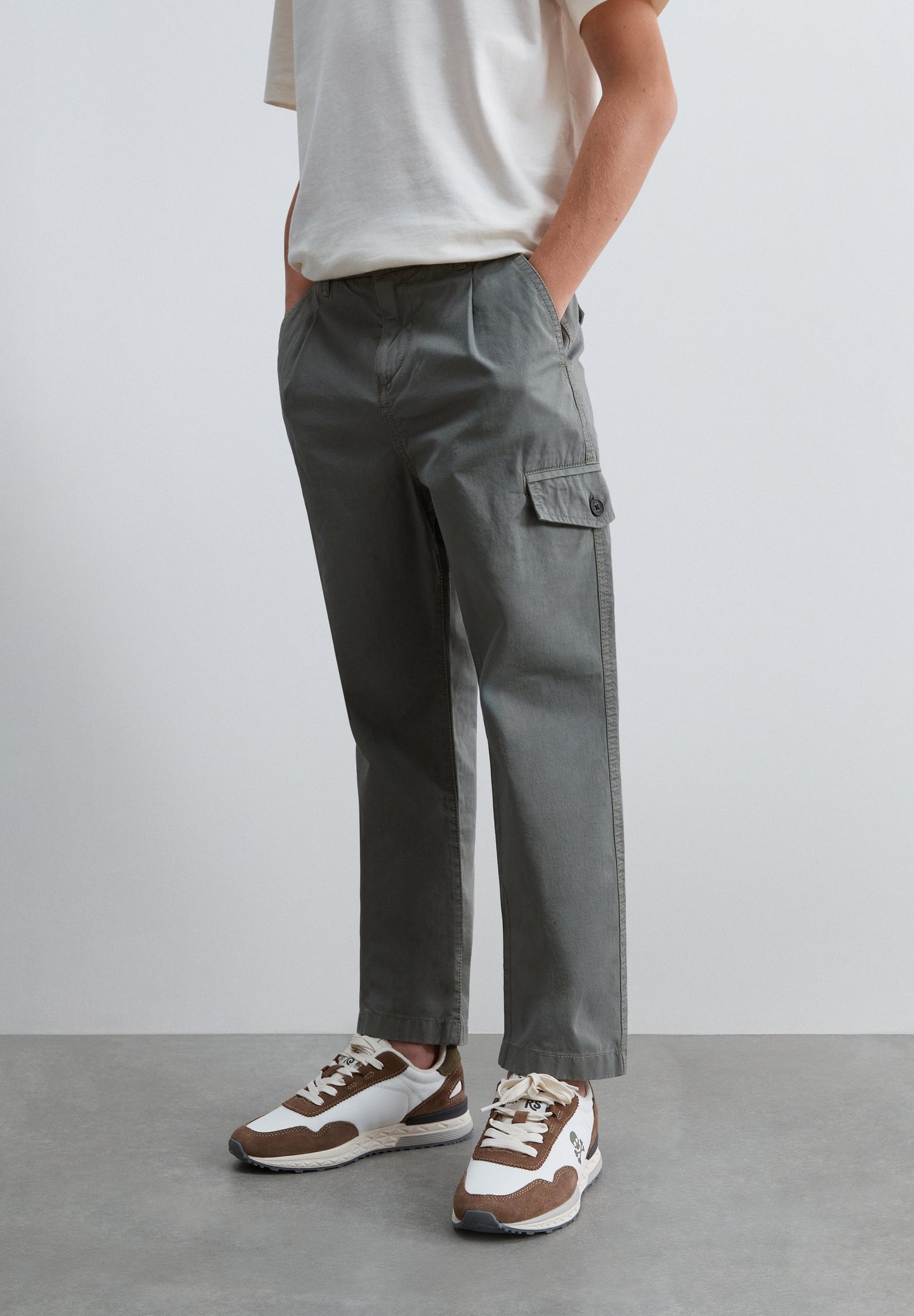RELAXED FIT CARGO TROUSERS