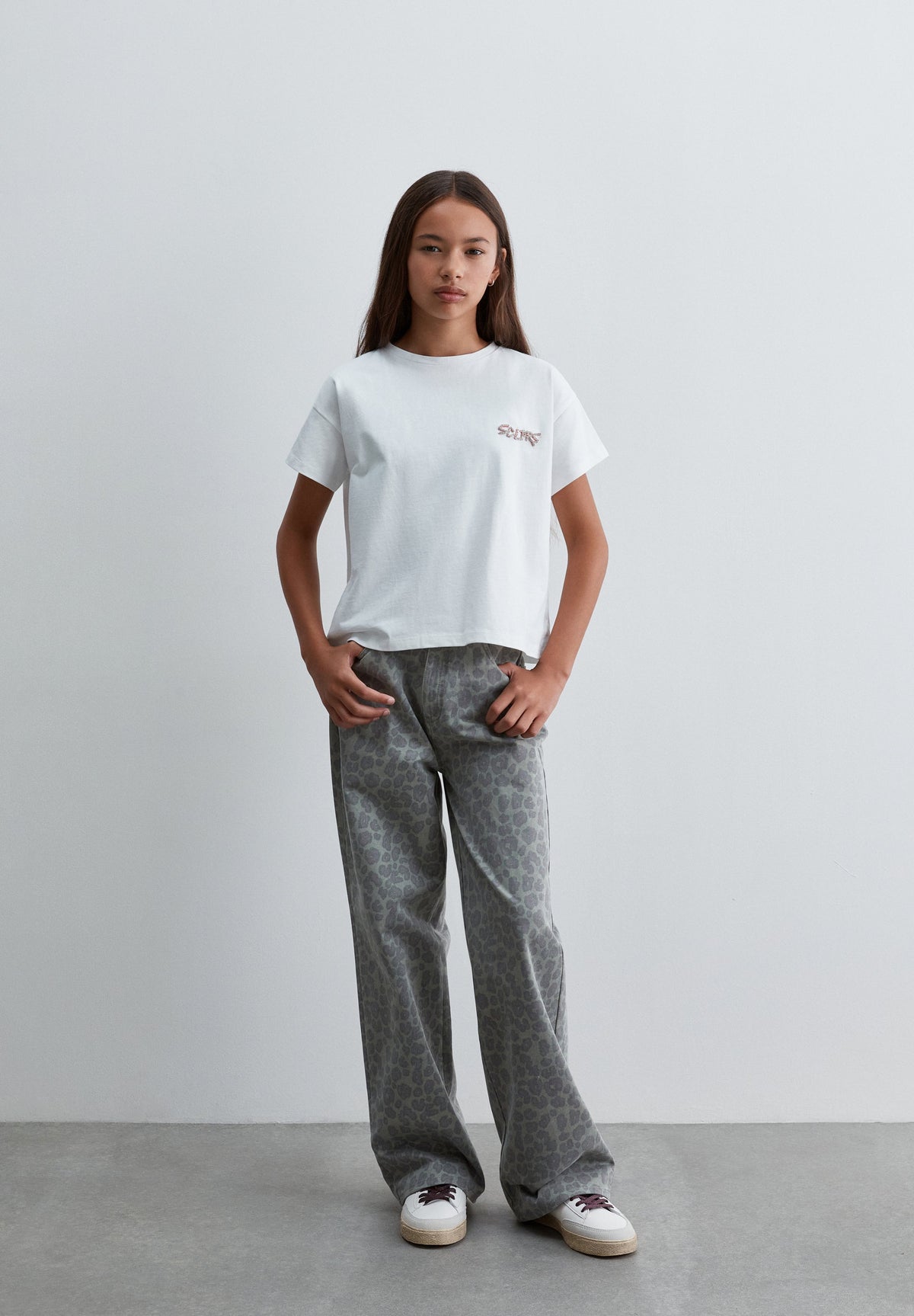 T-SHIRT WITH RHINESTONE DETAIL