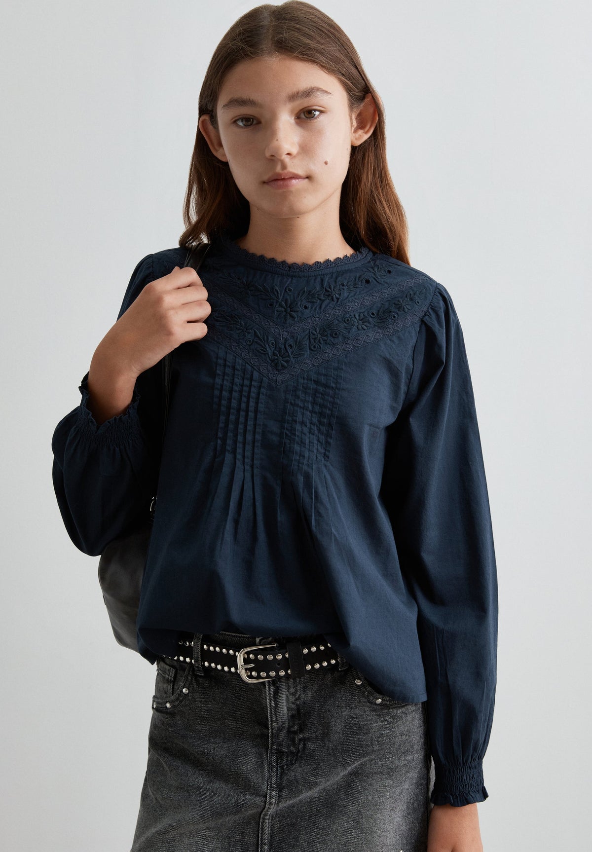 EMBROIDERED ROMANTIC BLOUSE