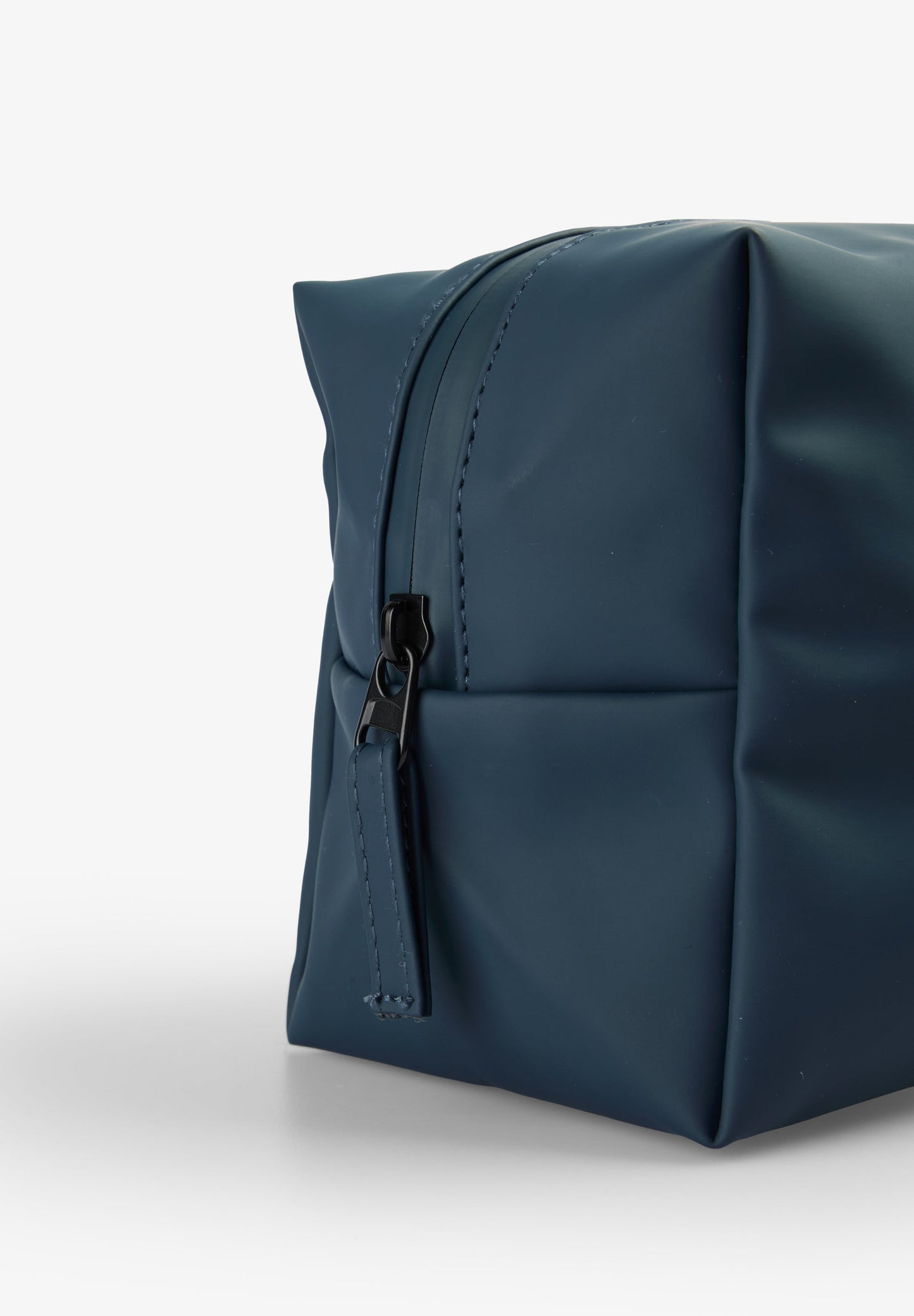 TECHNICAL TOILETRY BAG WITH SKULL