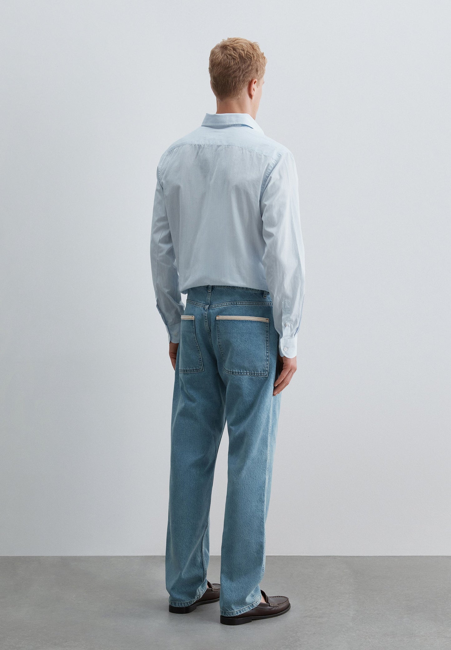 REGULAR FIT WASHED JEANS
