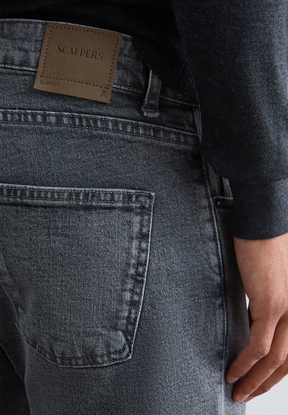 SLIM FIT JEANS