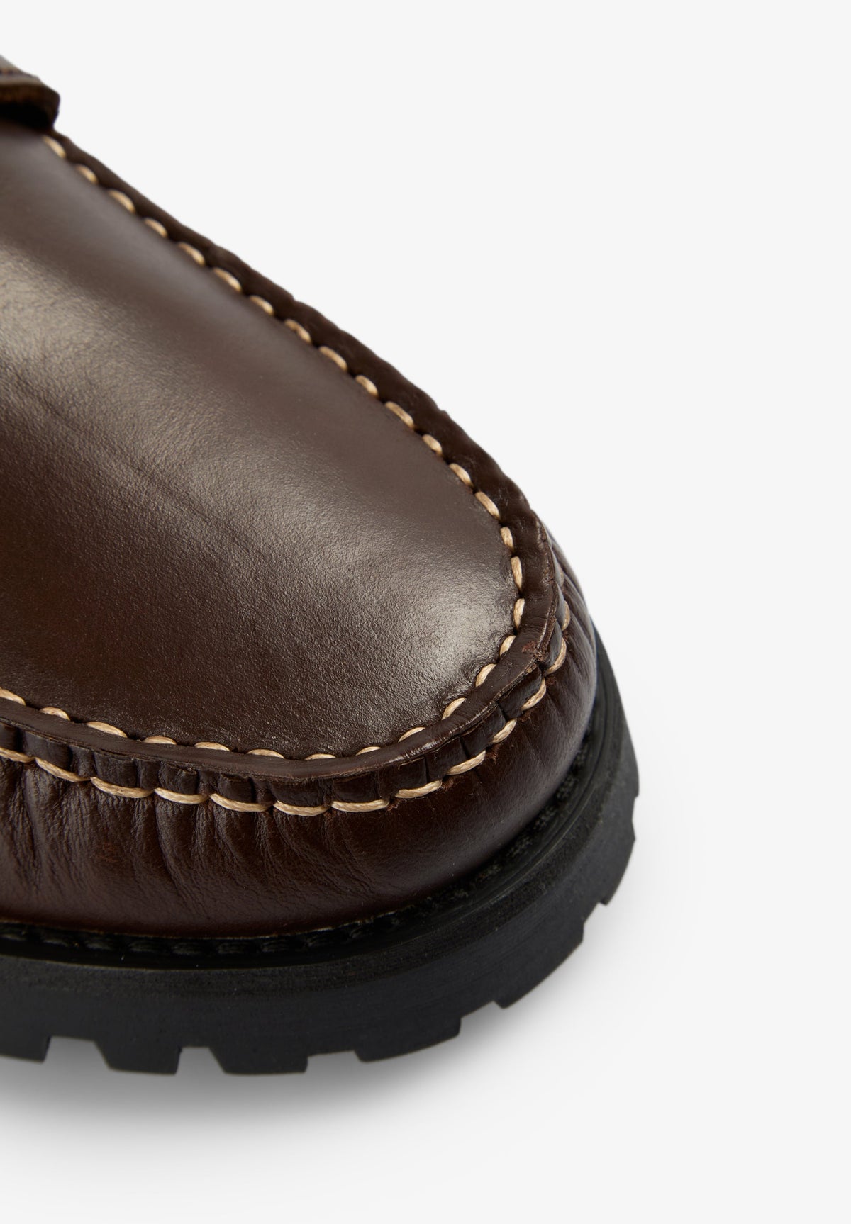 LEATHER DECK SHOES WITH STITCHING