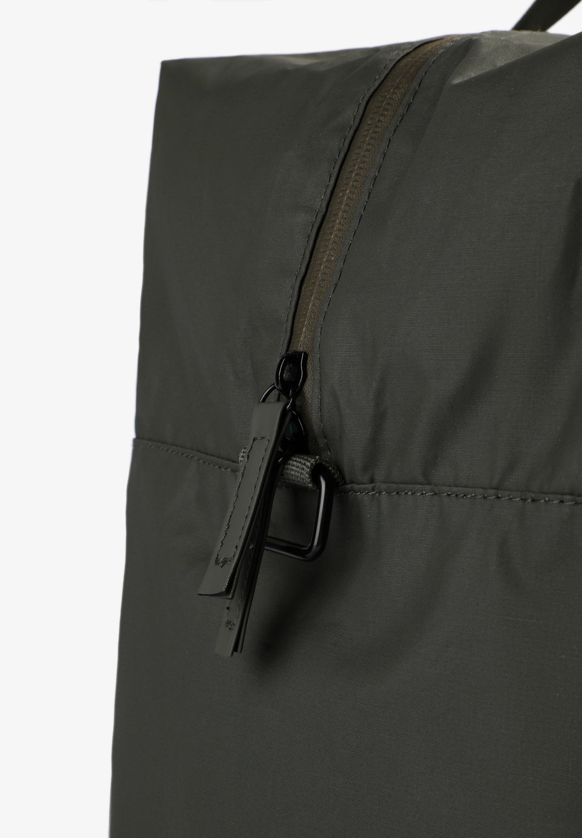 TRAVEL BAG WITH POCKETS