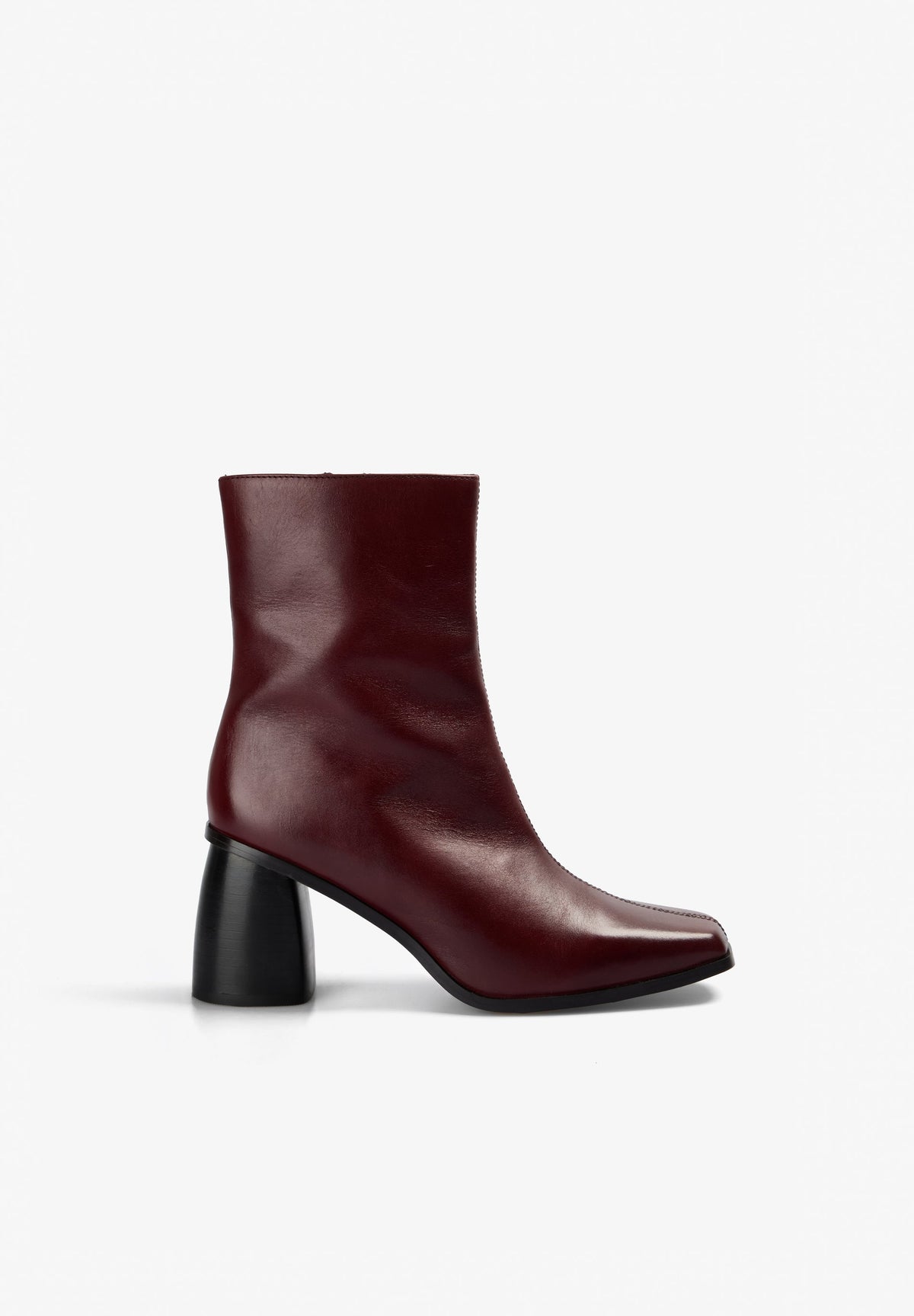 CONTRAST HIGH-HEELED BOOTS