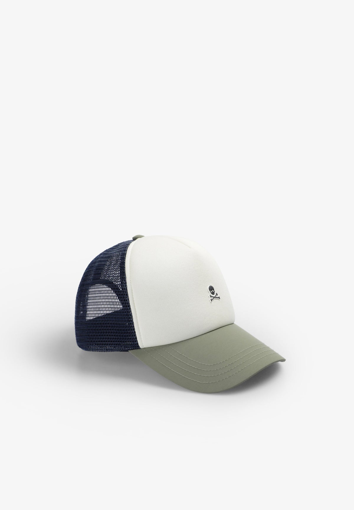 TRUCKER CAP WITH SKULL