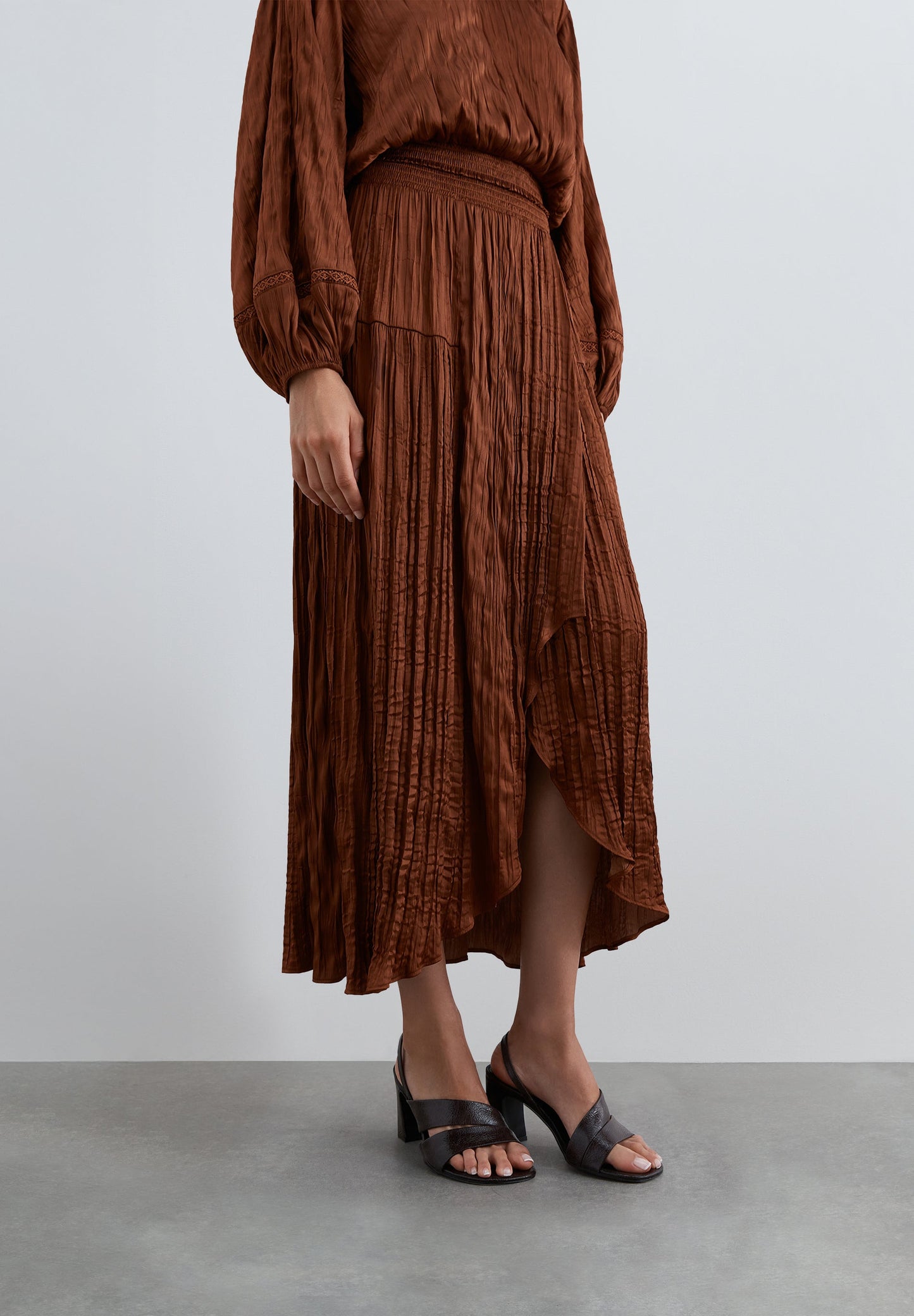 TEXTURED SATIN SKIRT
