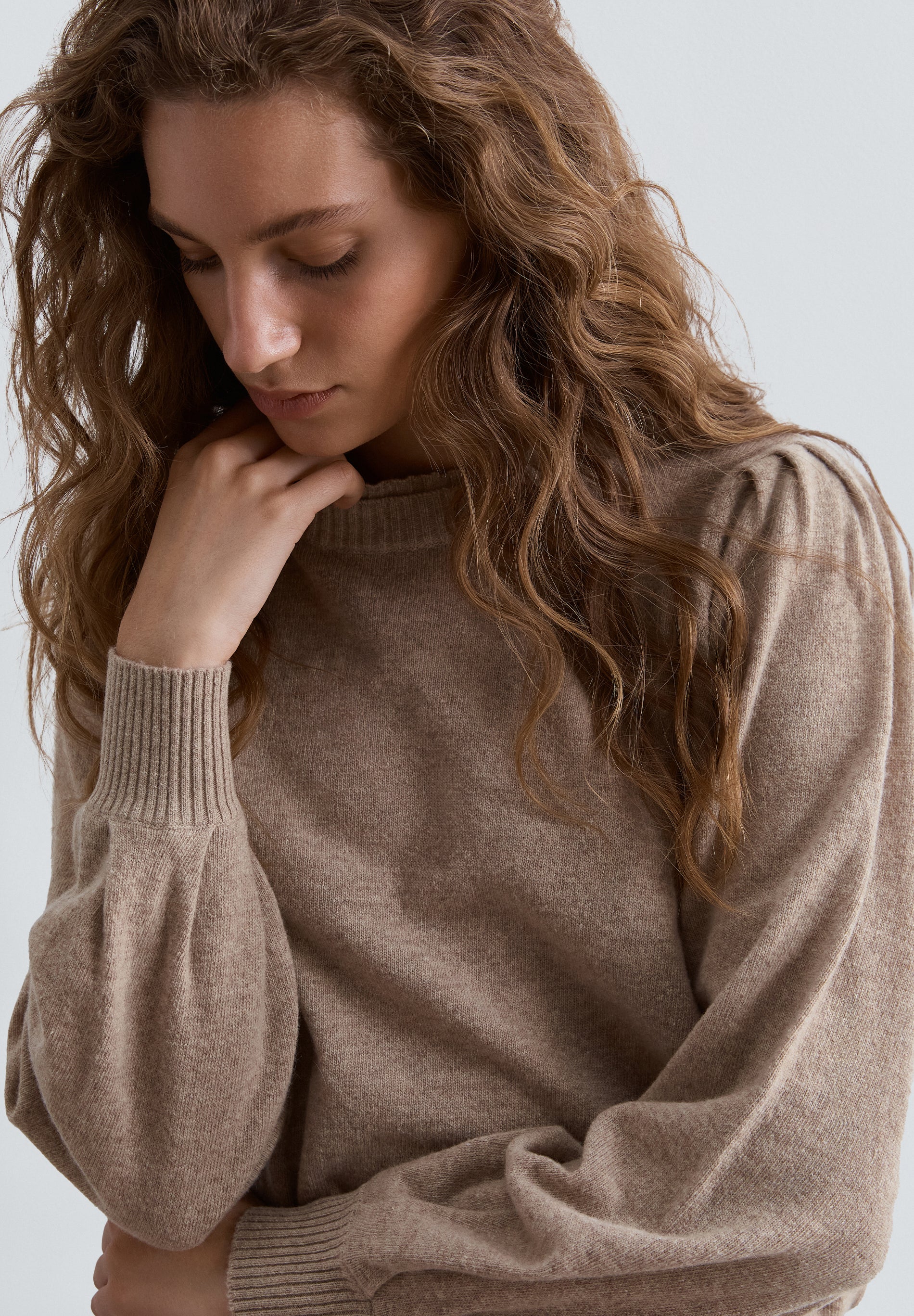 WOOL SWEATER WITH COLLAR DETAIL