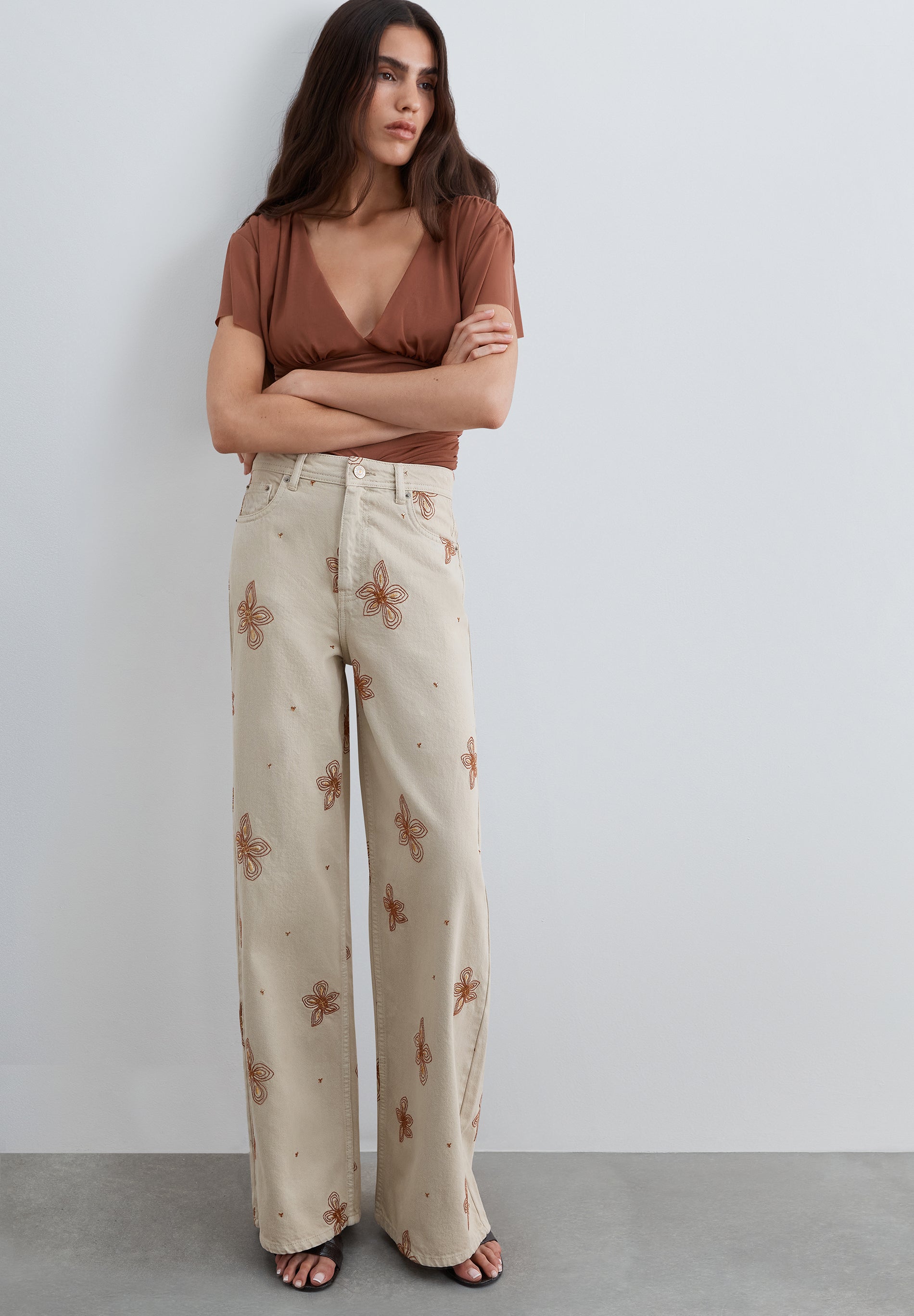 JEANS WITH FLORAL EMBROIDERY