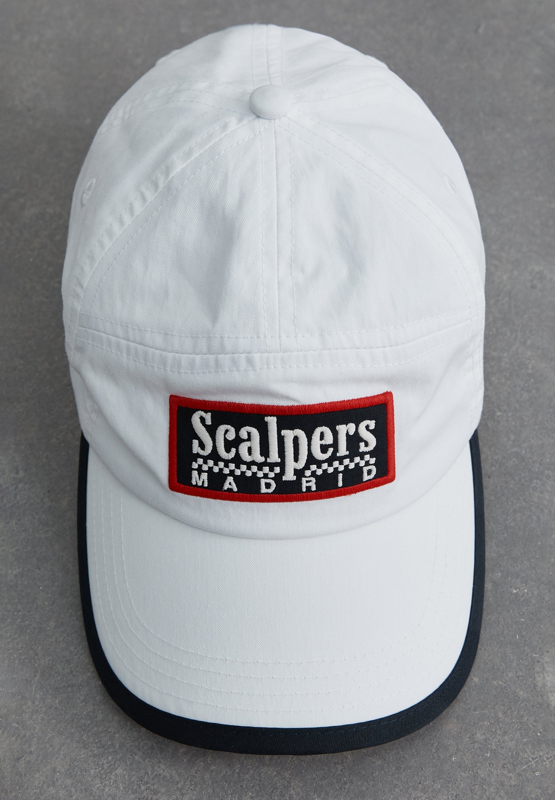 CAP WITH CONTRAST PATCH