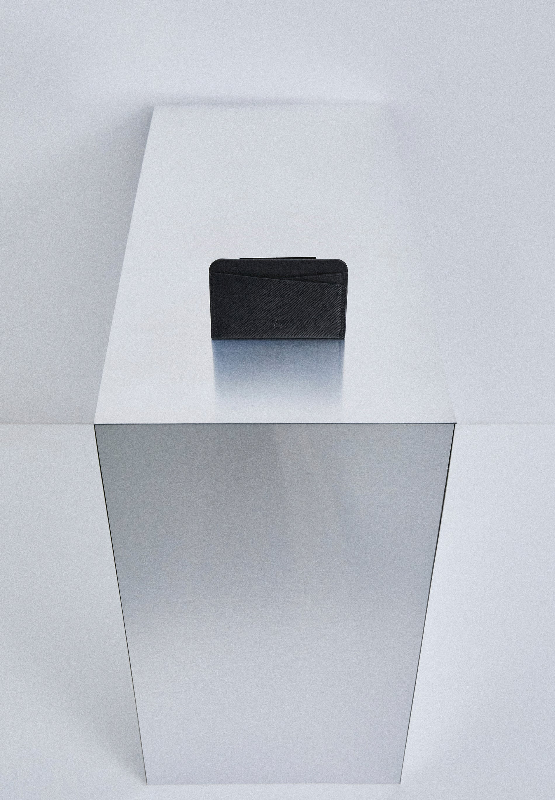 LEATHER LOGO CARD HOLDER