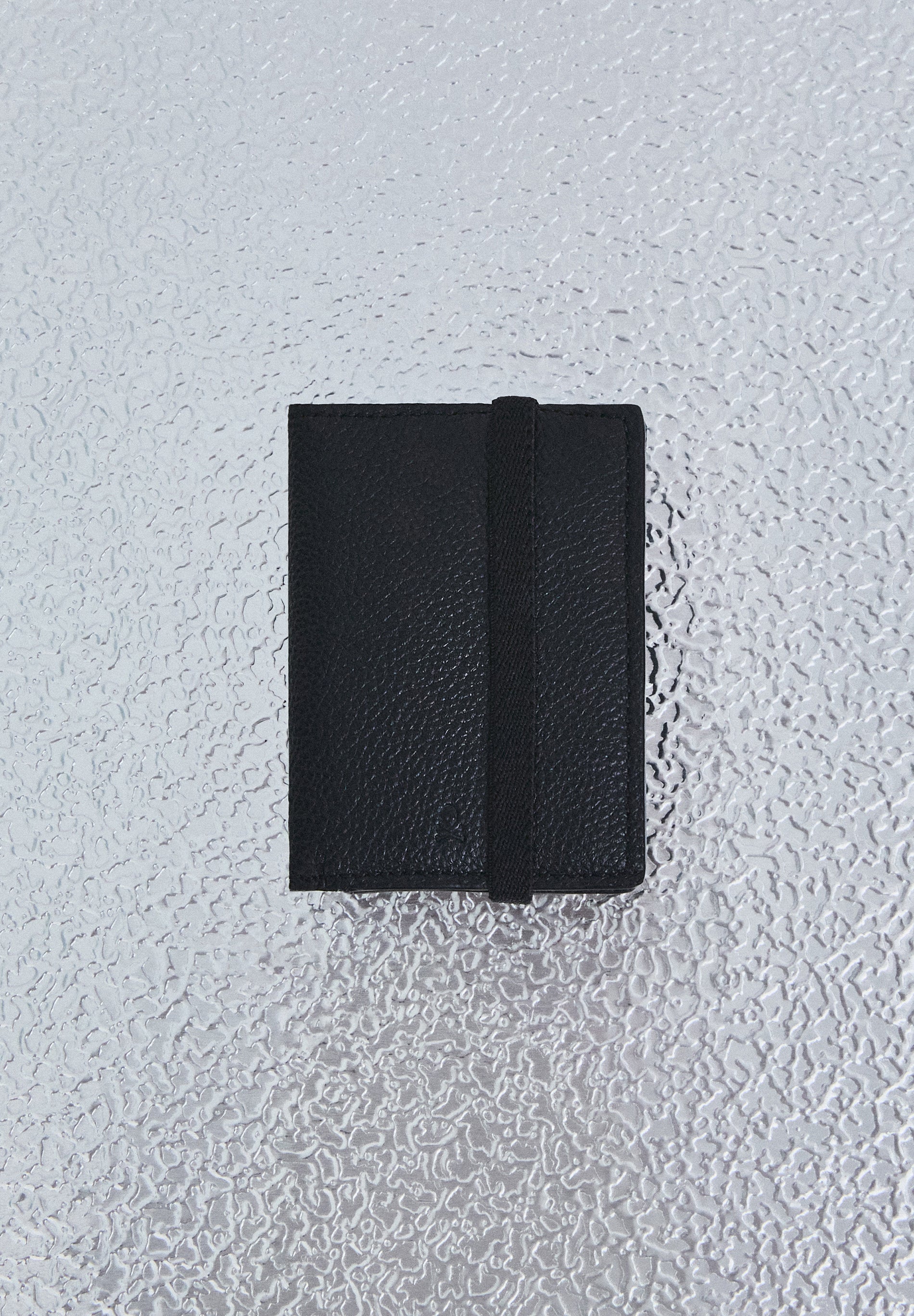 LEATHER WALLET WITH ELASTIC CLOSURE