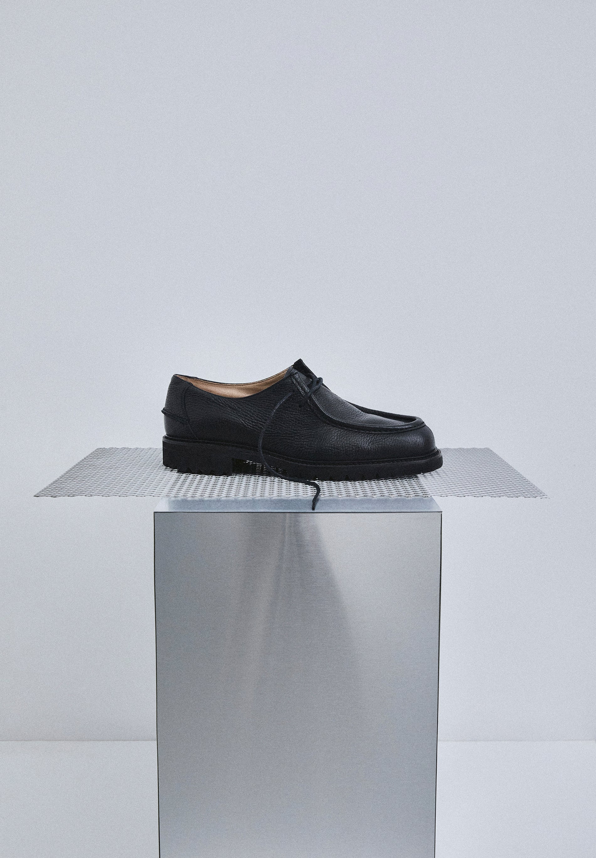 LEATHER SHOES WITH TRACK SOLES