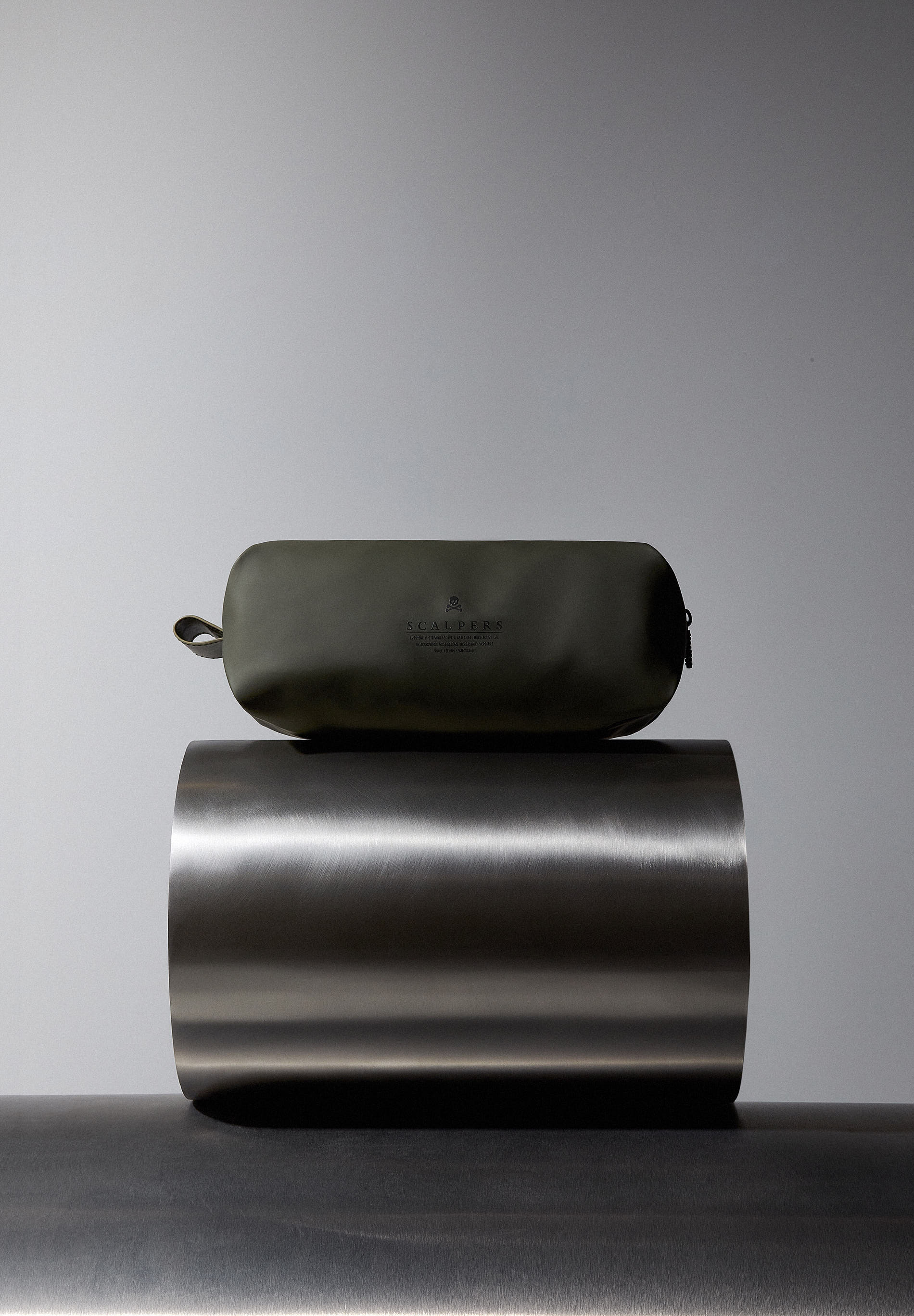 TECHNICAL TOILETRY BAG