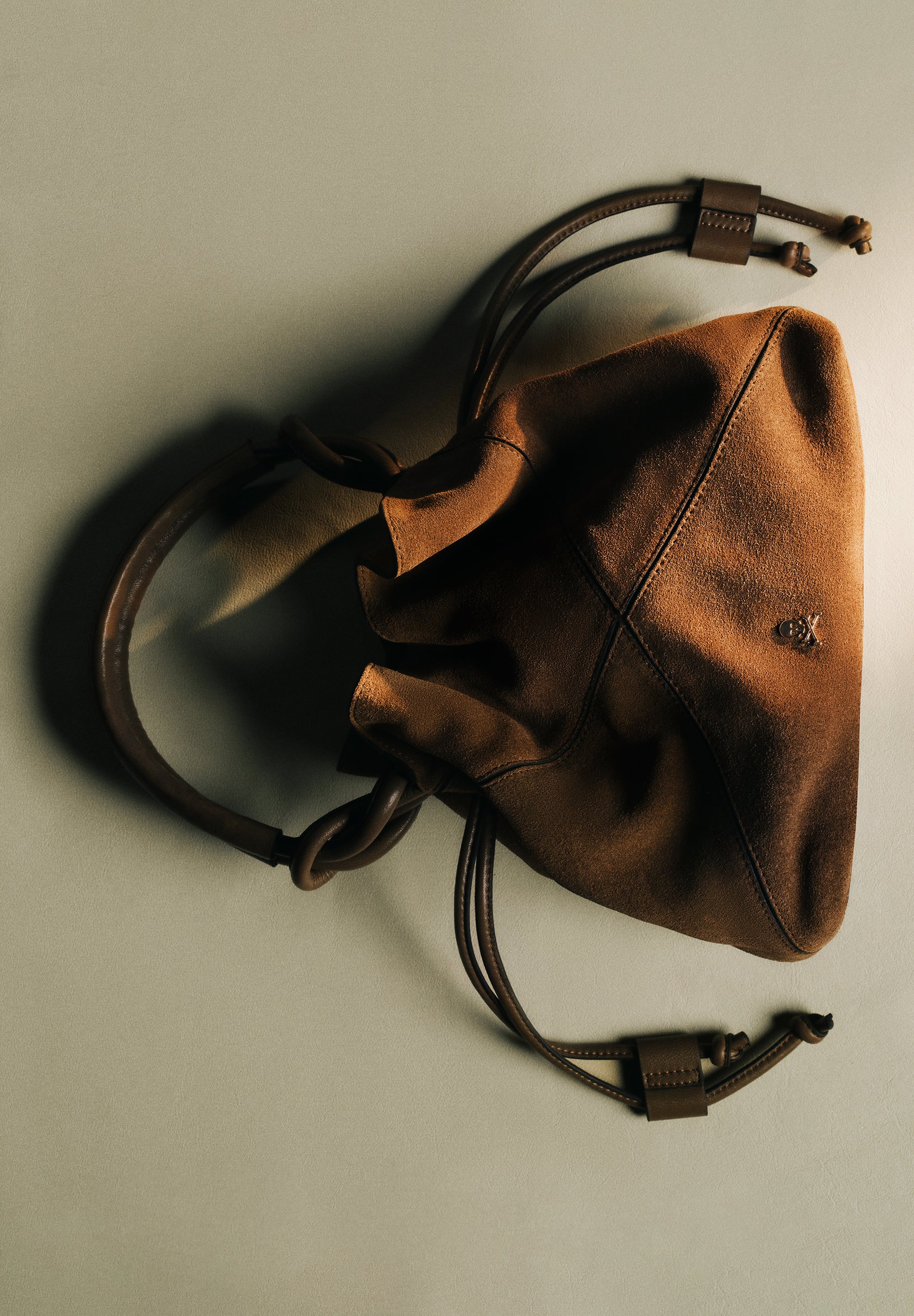 LEATHER BUCKET BAG