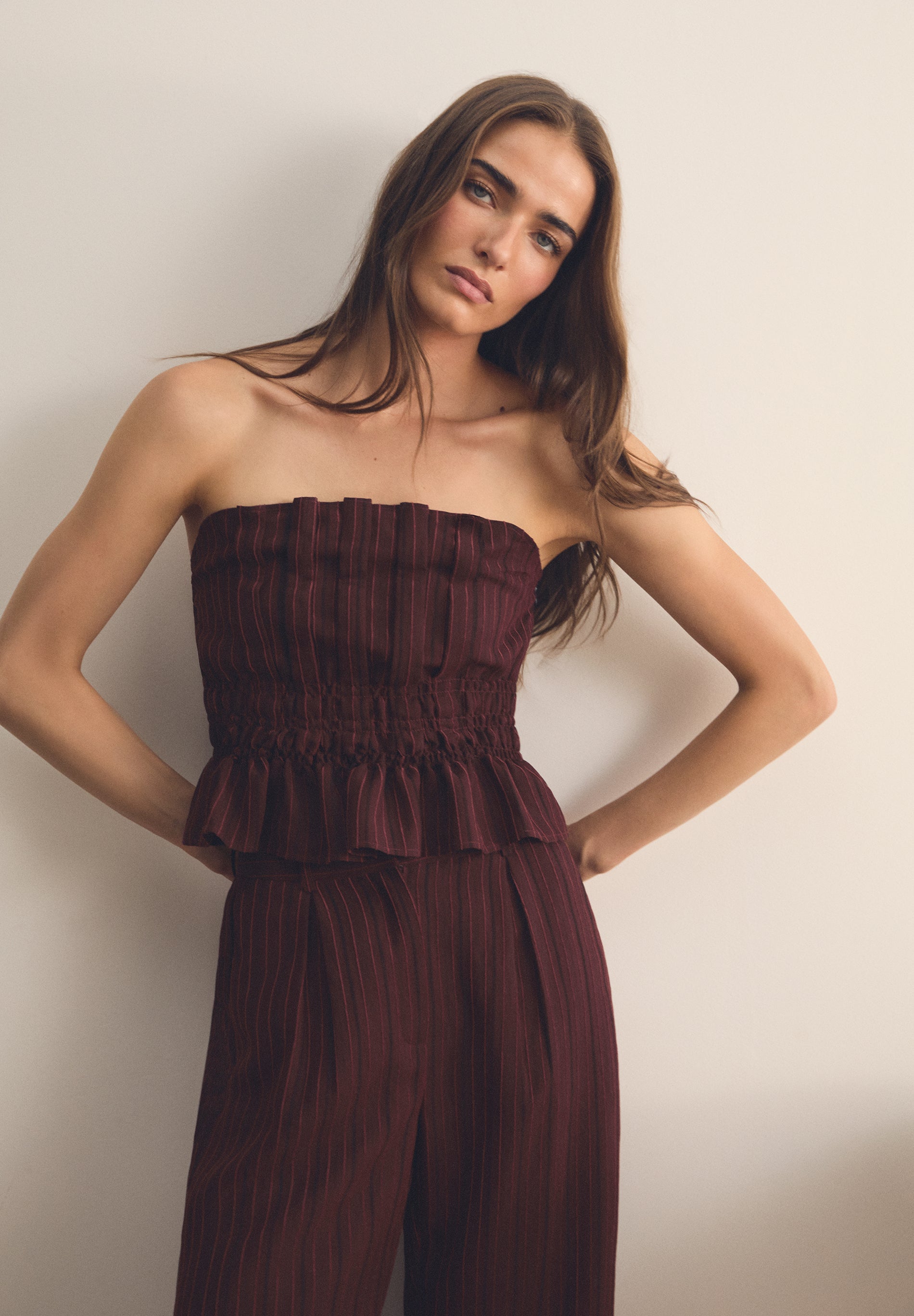 RUCHED STRAPLESS TOP